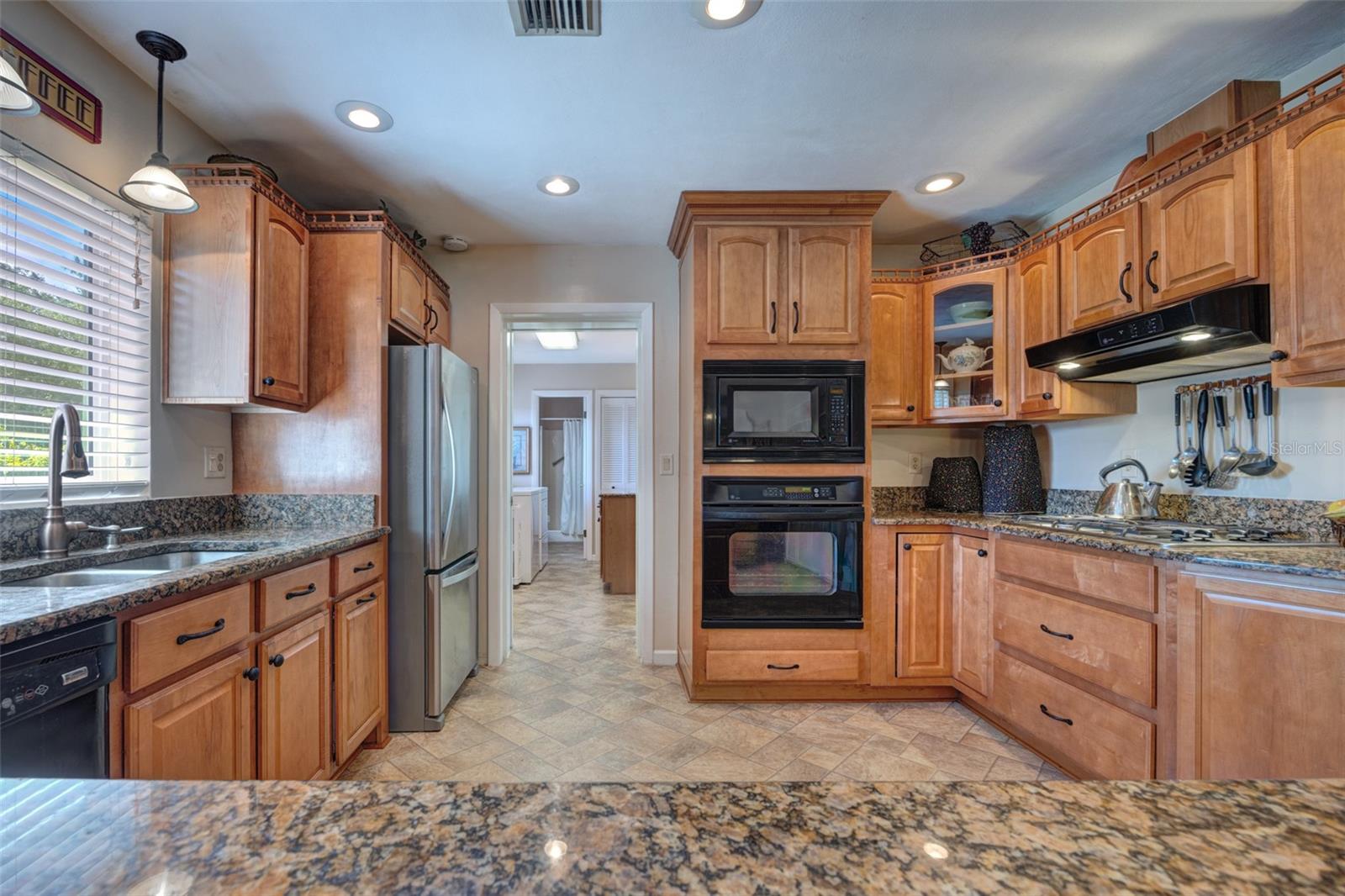 Listing photo id 13 for 709 Pine Tree Court
