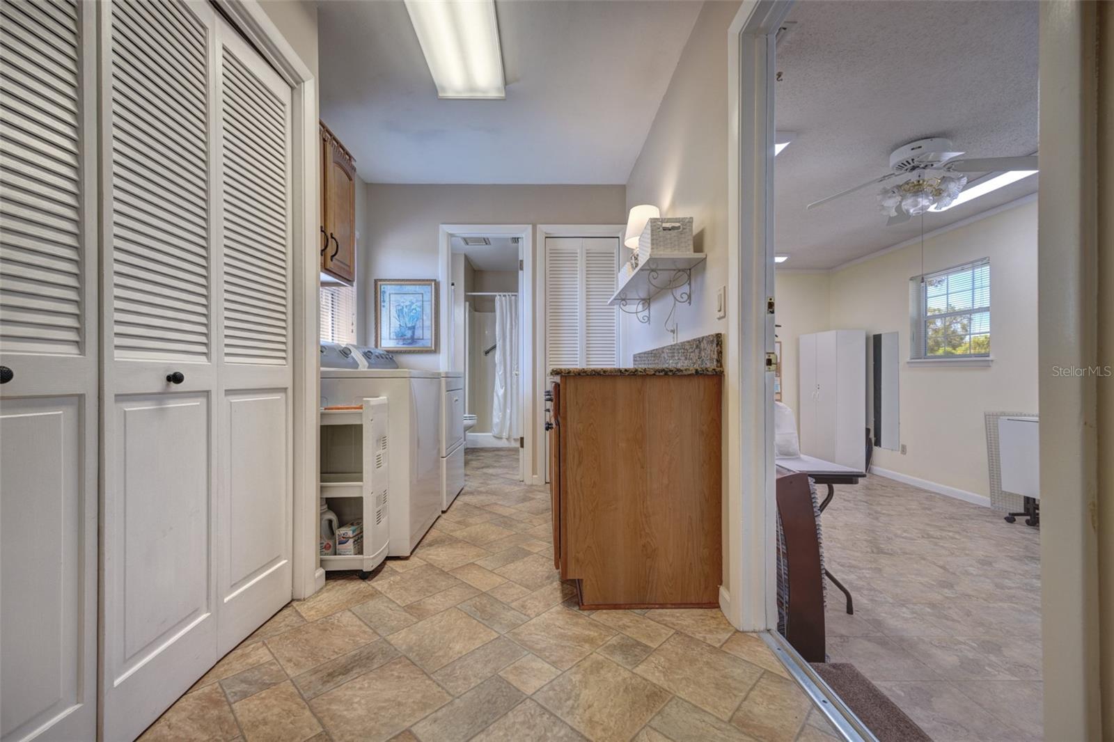 Listing photo id 14 for 709 Pine Tree Court