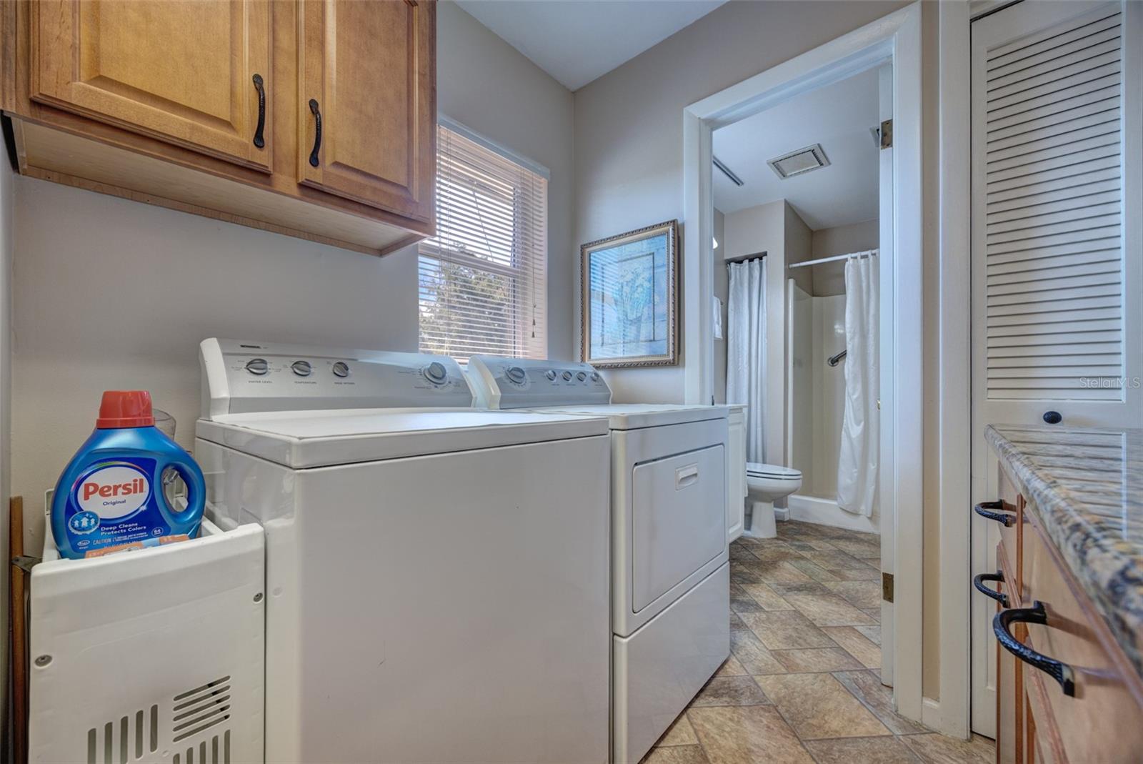 Listing photo id 15 for 709 Pine Tree Court