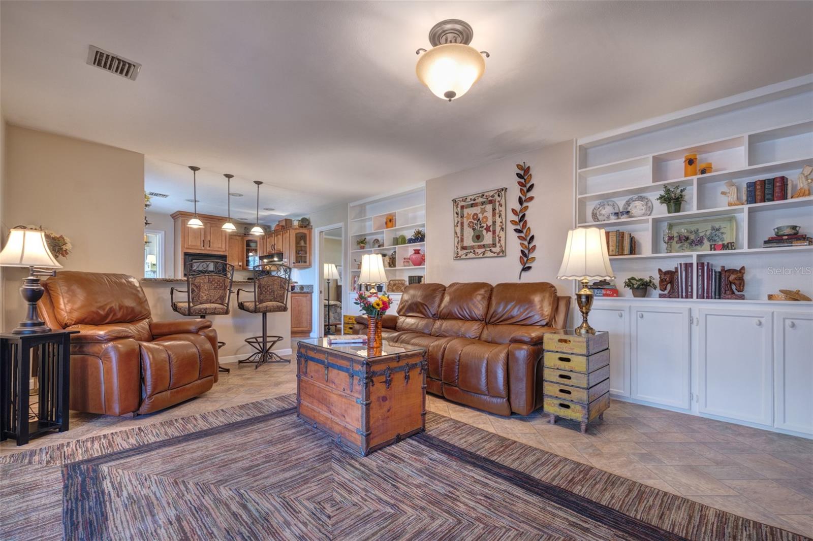 Listing photo id 18 for 709 Pine Tree Court