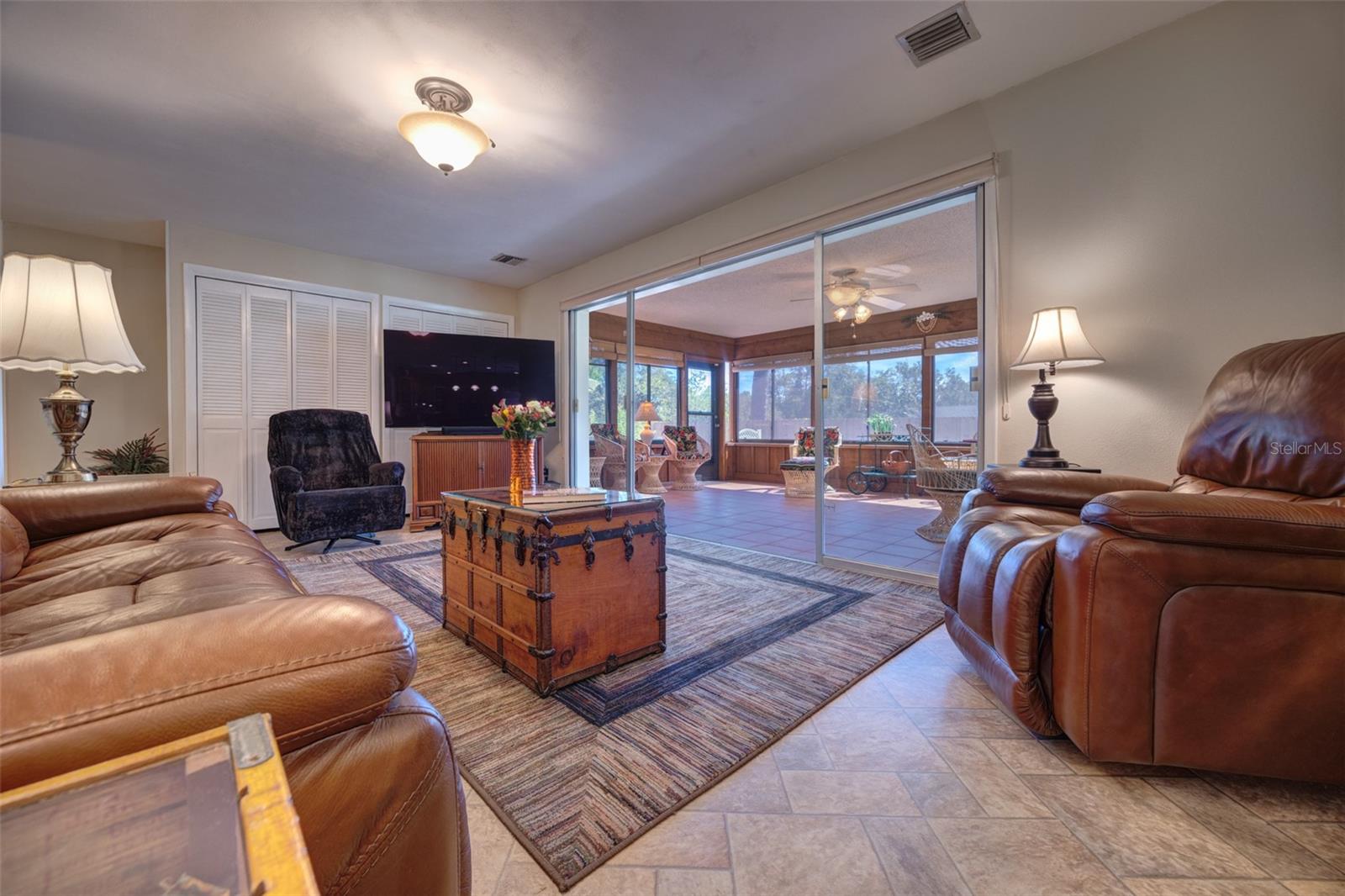 Listing photo id 19 for 709 Pine Tree Court