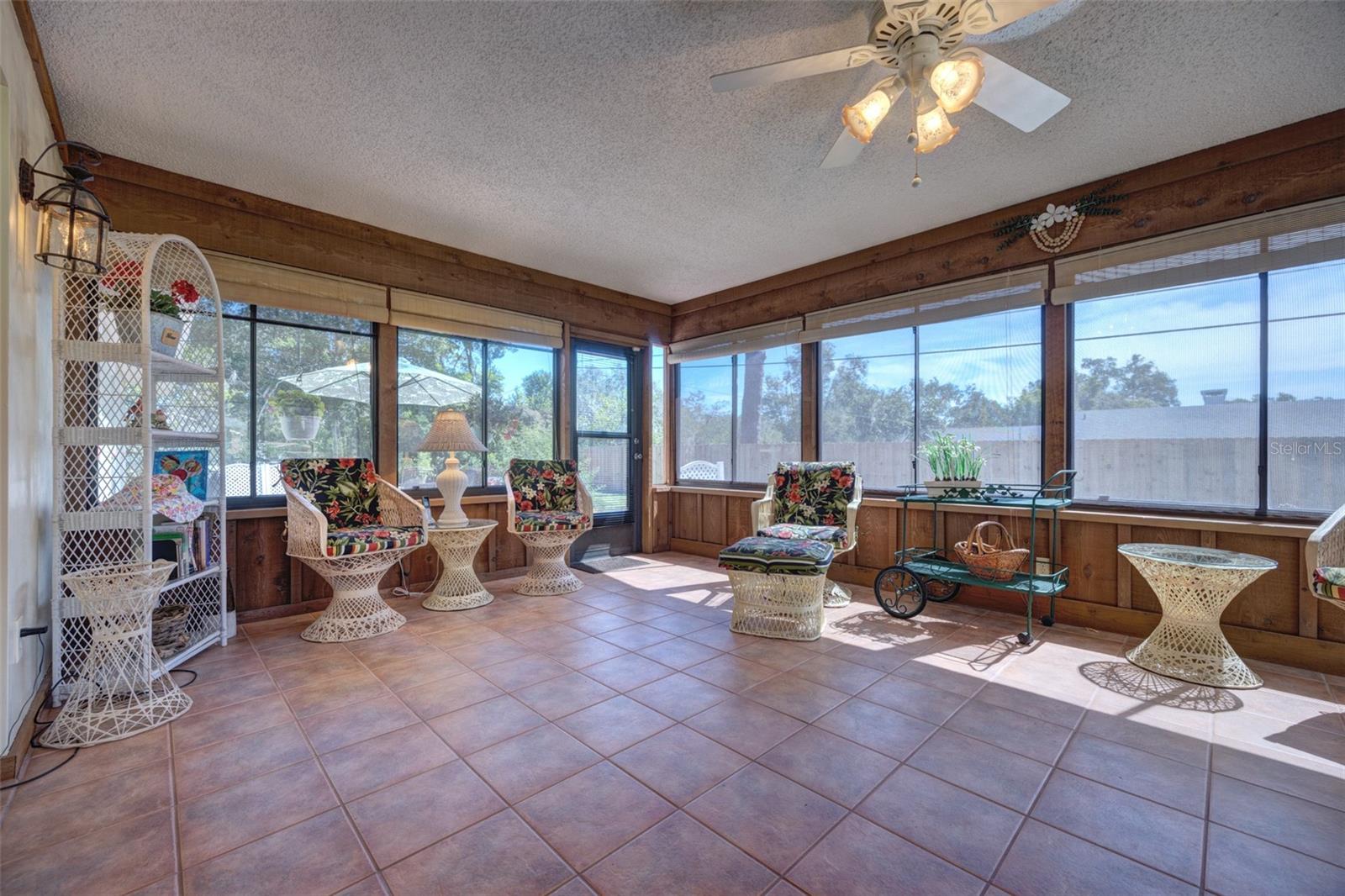 Listing photo id 20 for 709 Pine Tree Court