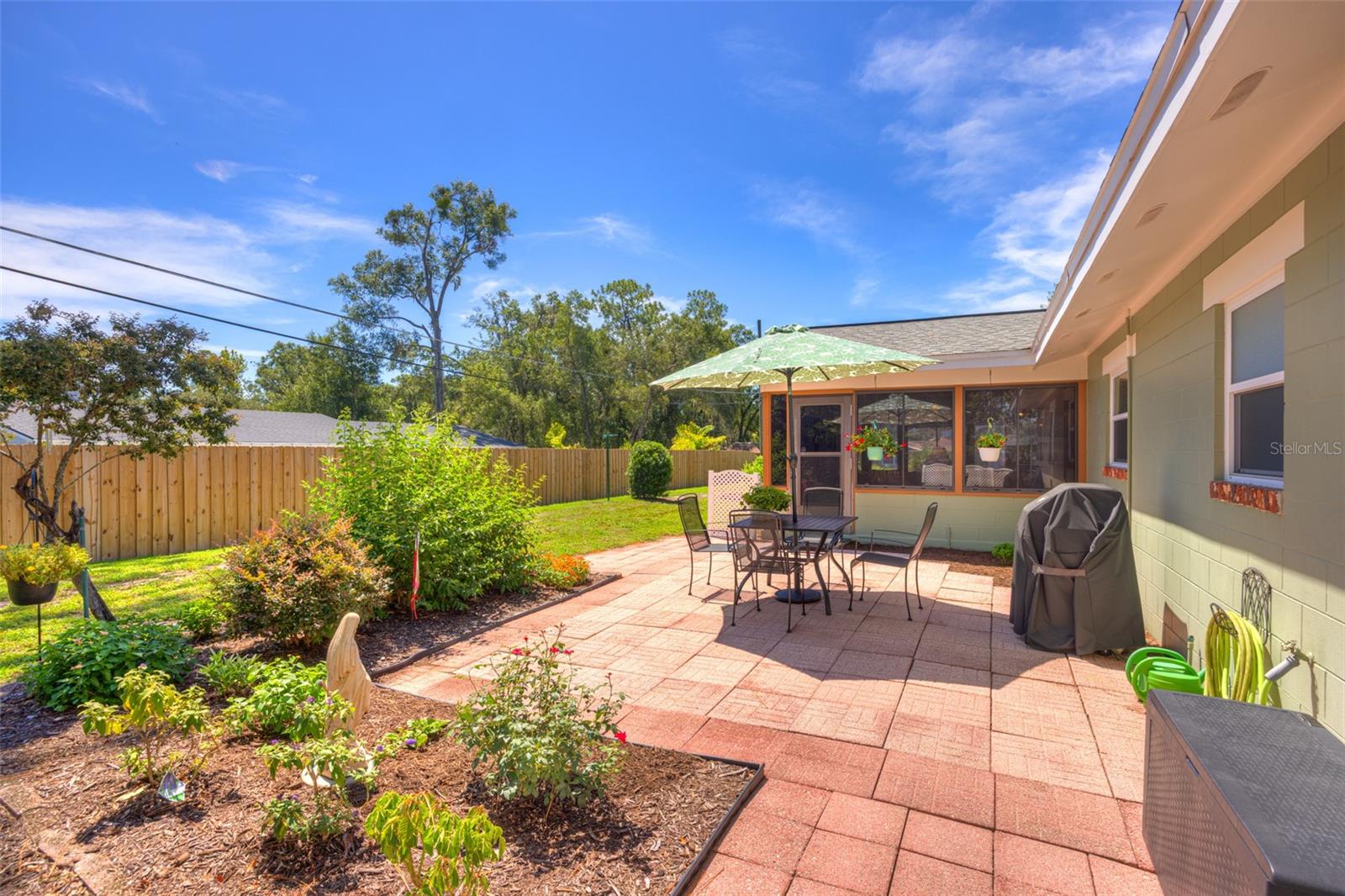 Listing photo id 21 for 709 Pine Tree Court
