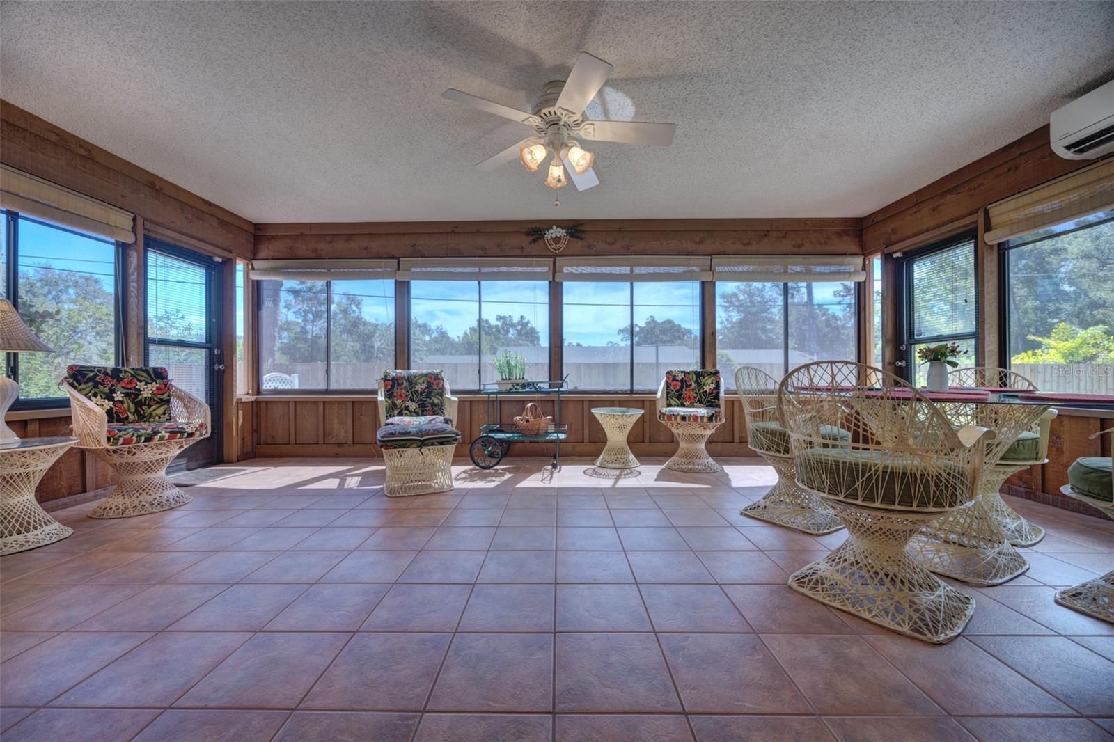 Listing photo id 23 for 709 Pine Tree Court