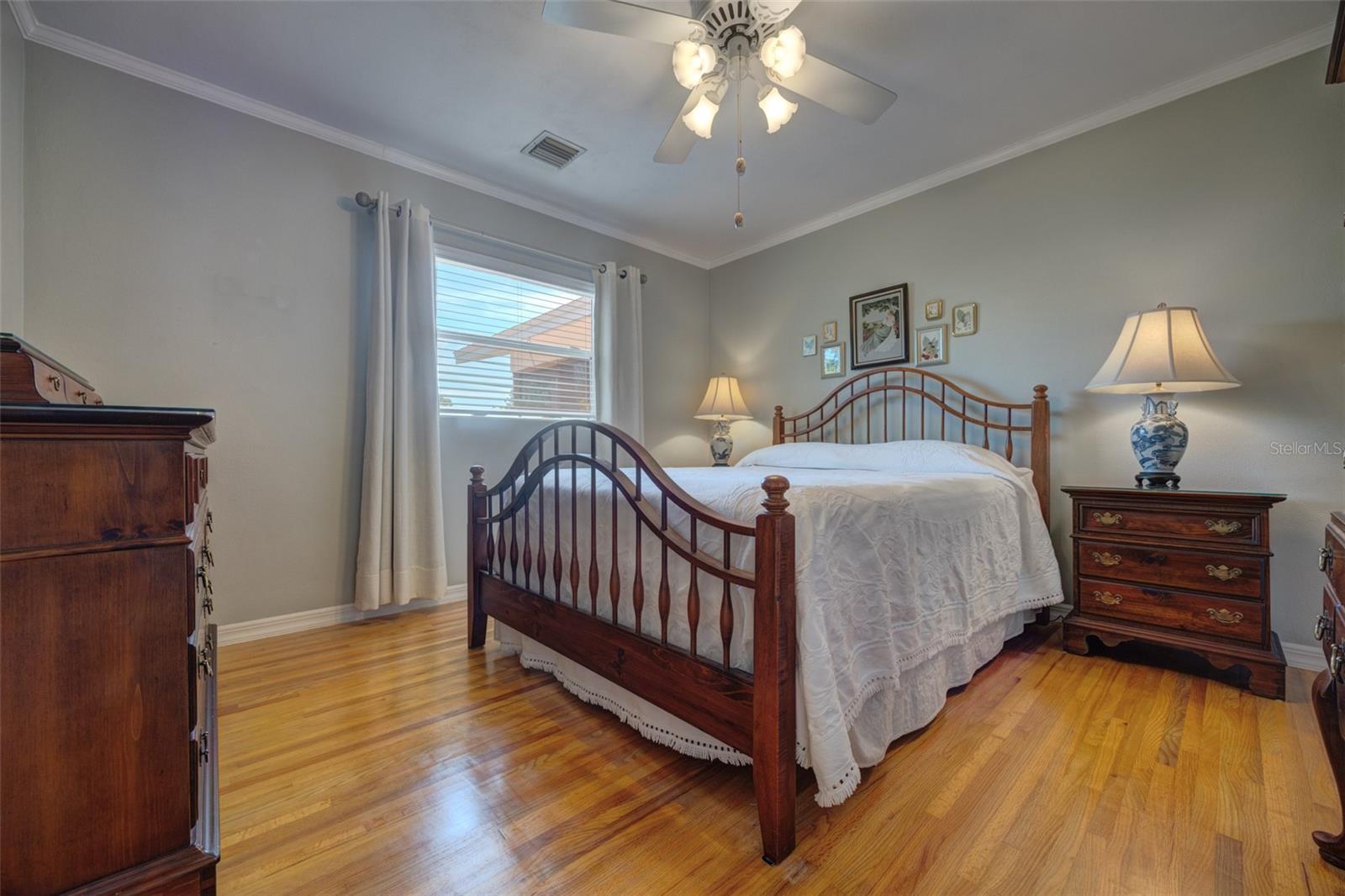 Listing photo id 30 for 709 Pine Tree Court