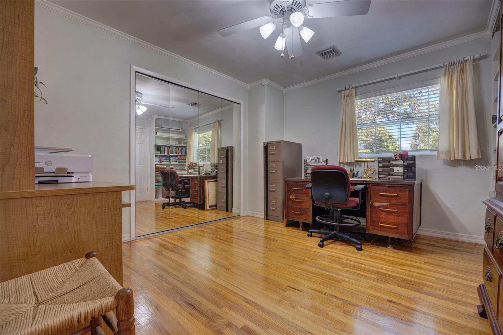 Listing photo id 32 for 709 Pine Tree Court