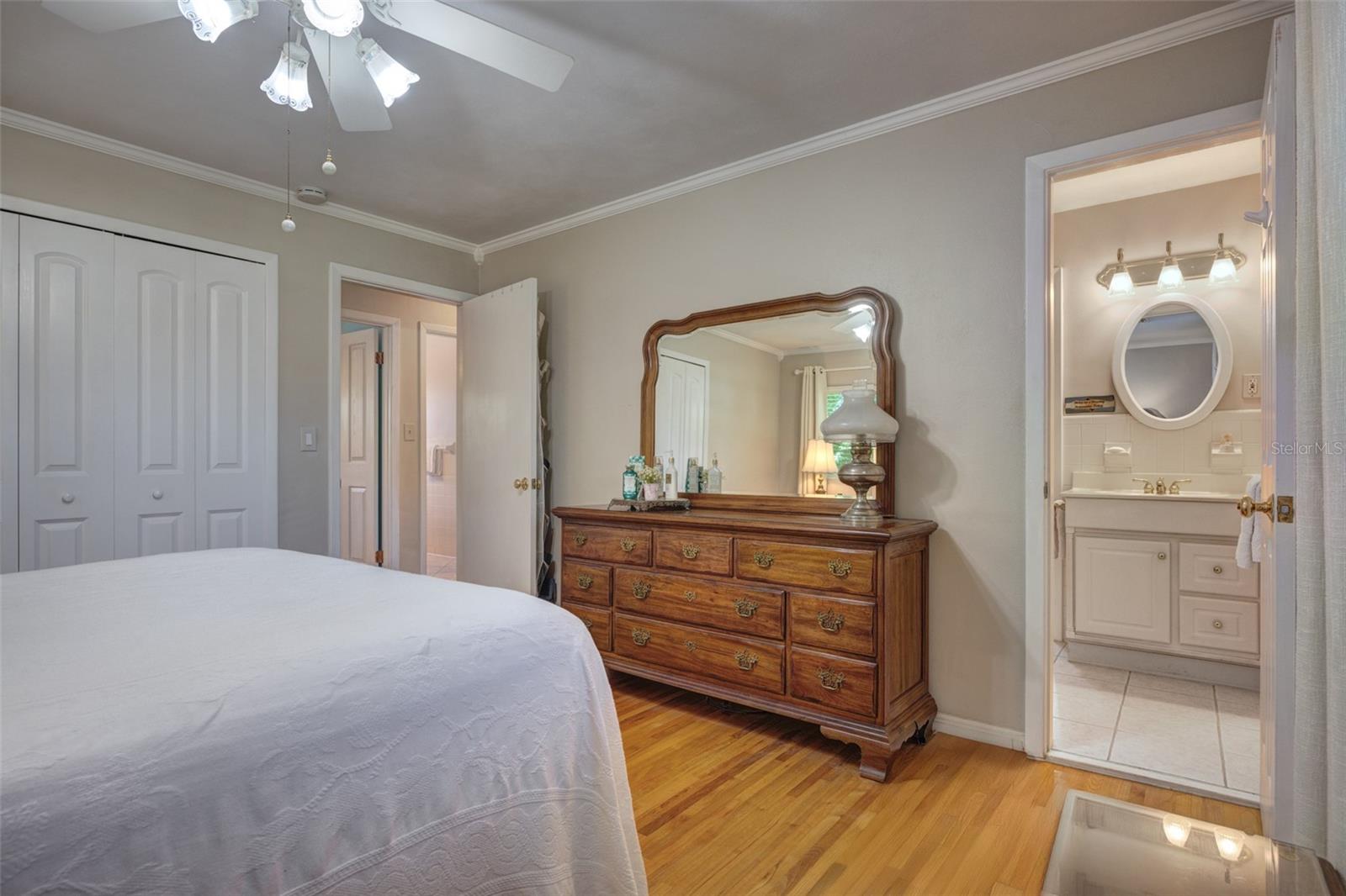 Listing photo id 36 for 709 Pine Tree Court