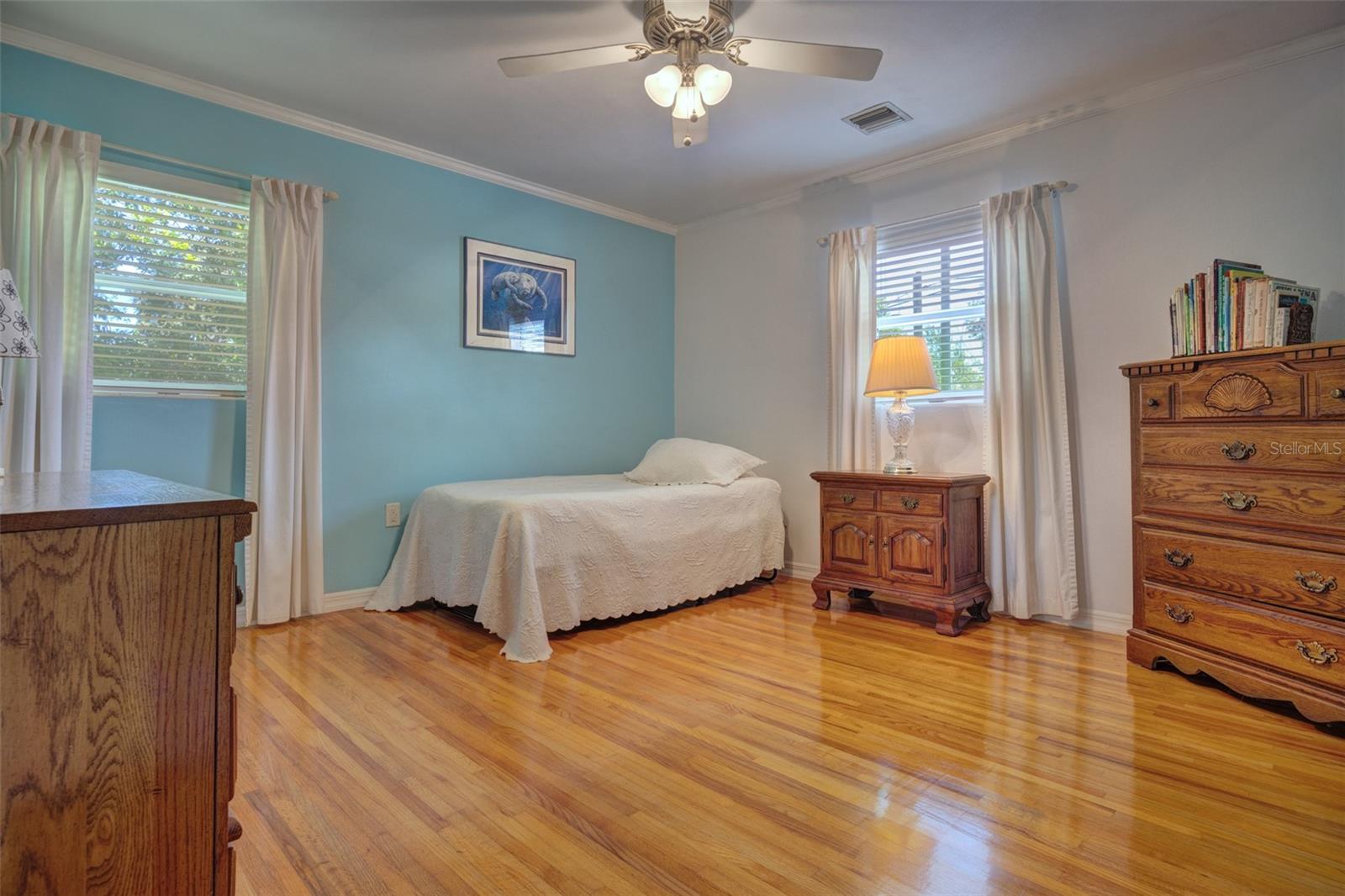 Listing photo id 39 for 709 Pine Tree Court