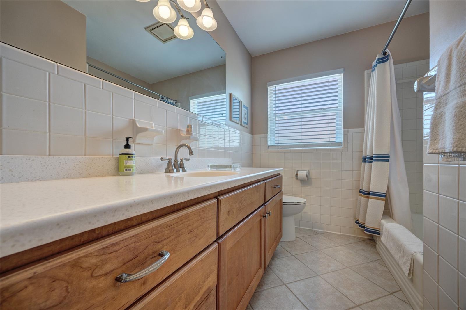 Listing photo id 41 for 709 Pine Tree Court