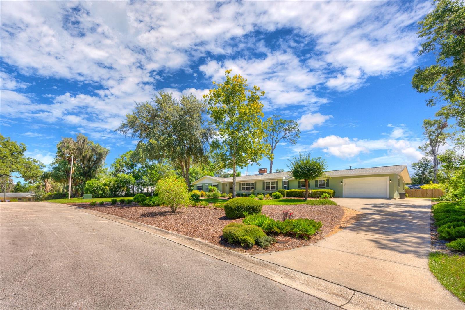 Listing photo id 50 for 709 Pine Tree Court