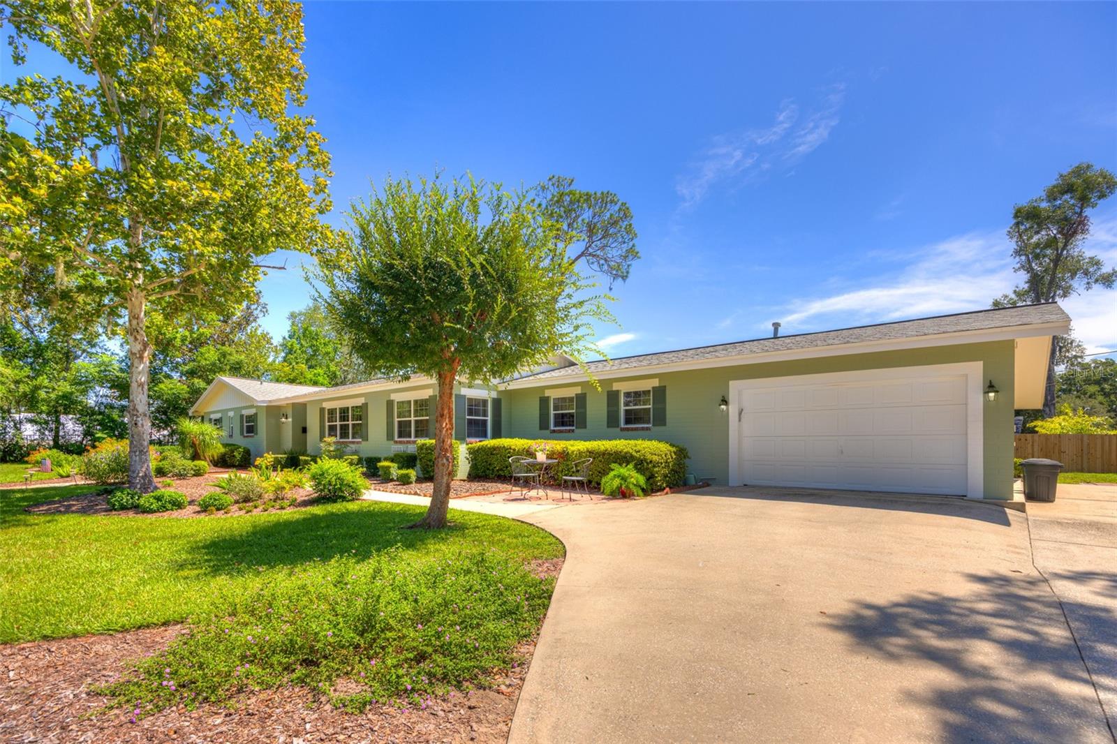 Listing photo id 51 for 709 Pine Tree Court