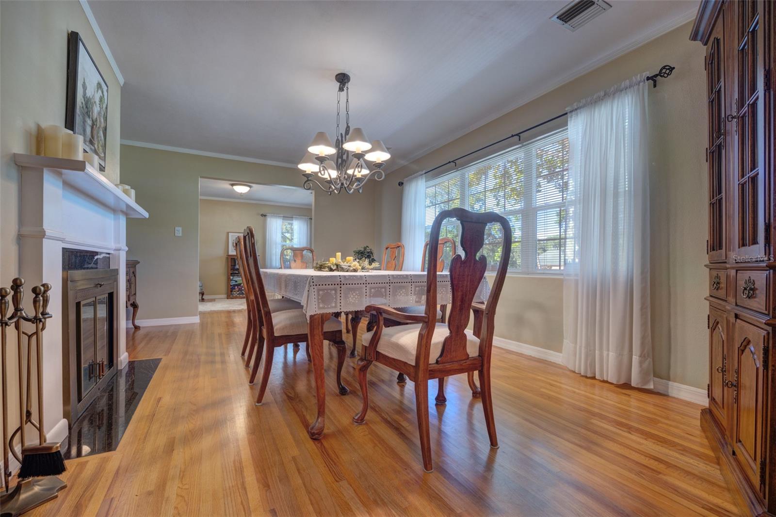 Listing photo id 7 for 709 Pine Tree Court
