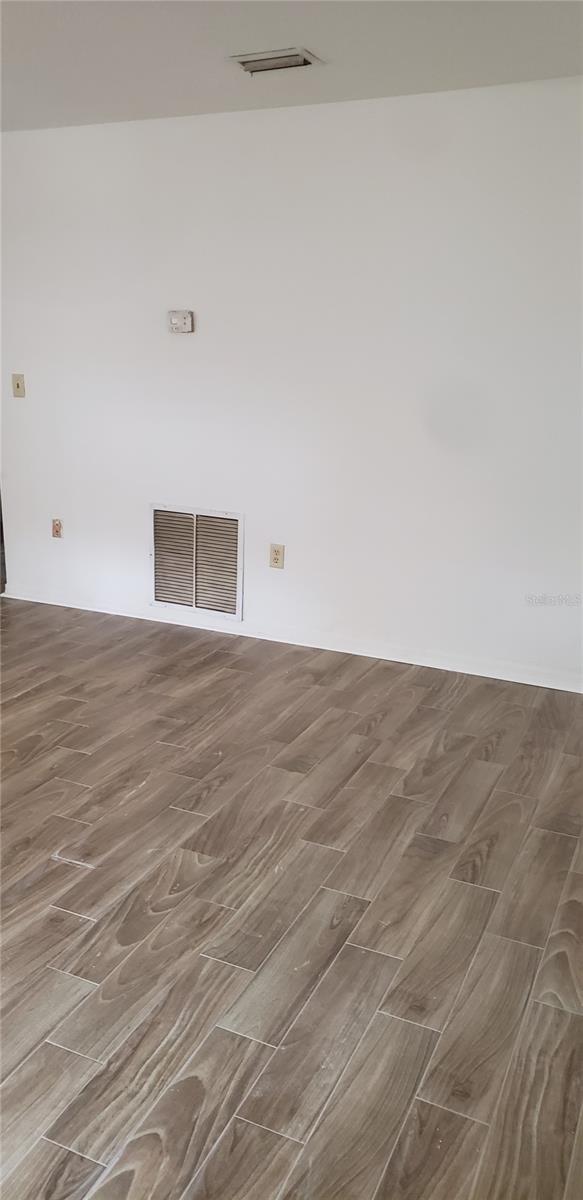 Image 4 of 21 For 830 Clake Street