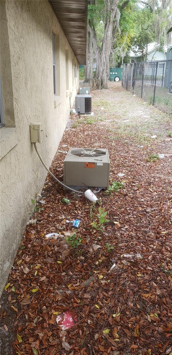 Image 8 of 21 For 830 Clake Street
