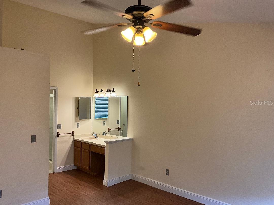 Image 10 of 18 For 946 Malden Court