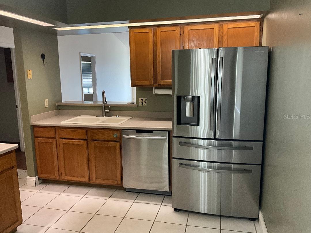 Image 3 of 18 For 946 Malden Court
