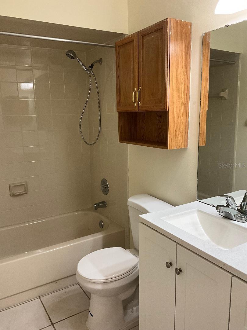Image 6 of 18 For 946 Malden Court