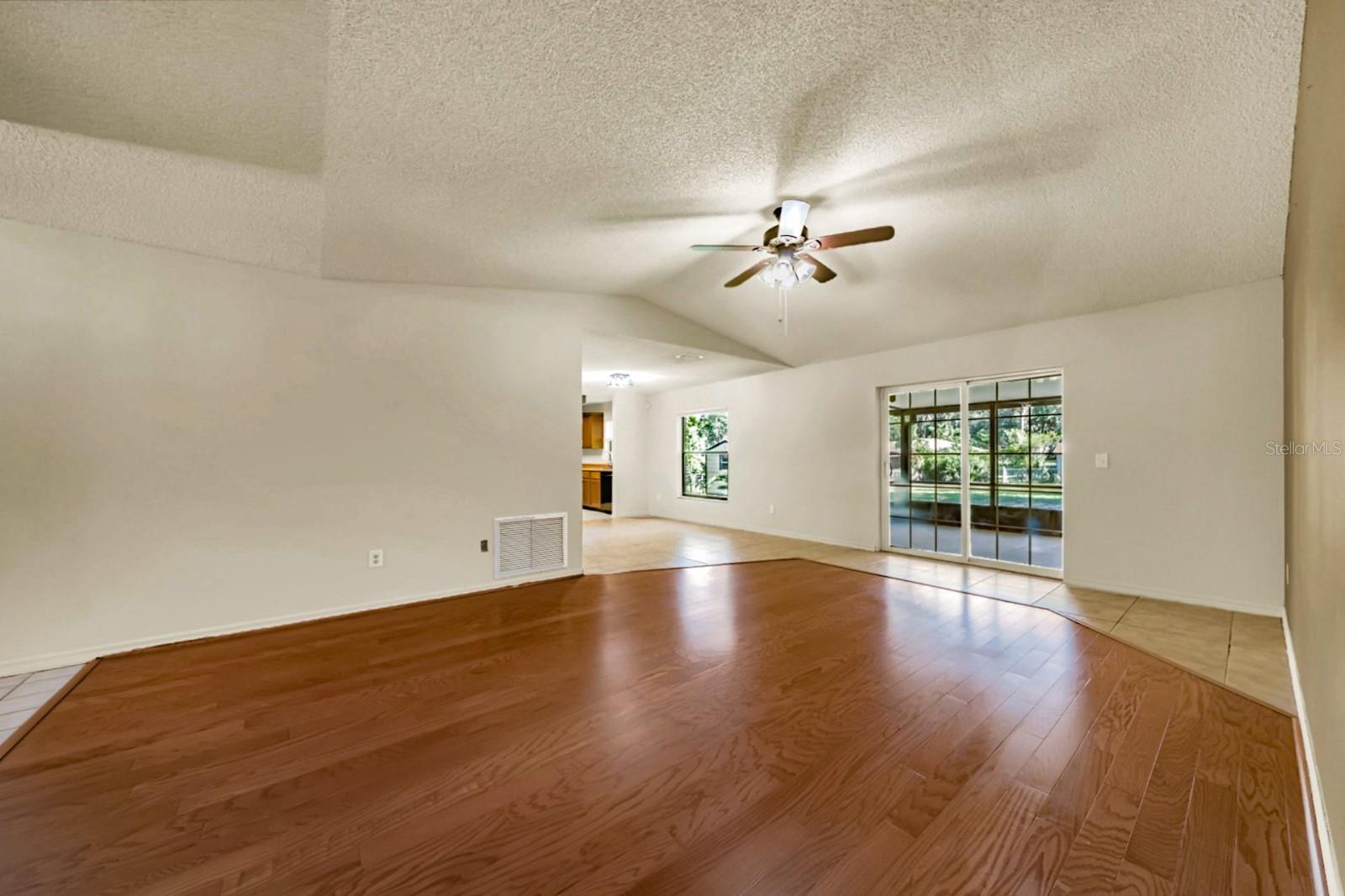 Image 17 of 45 For 225 Retta Street