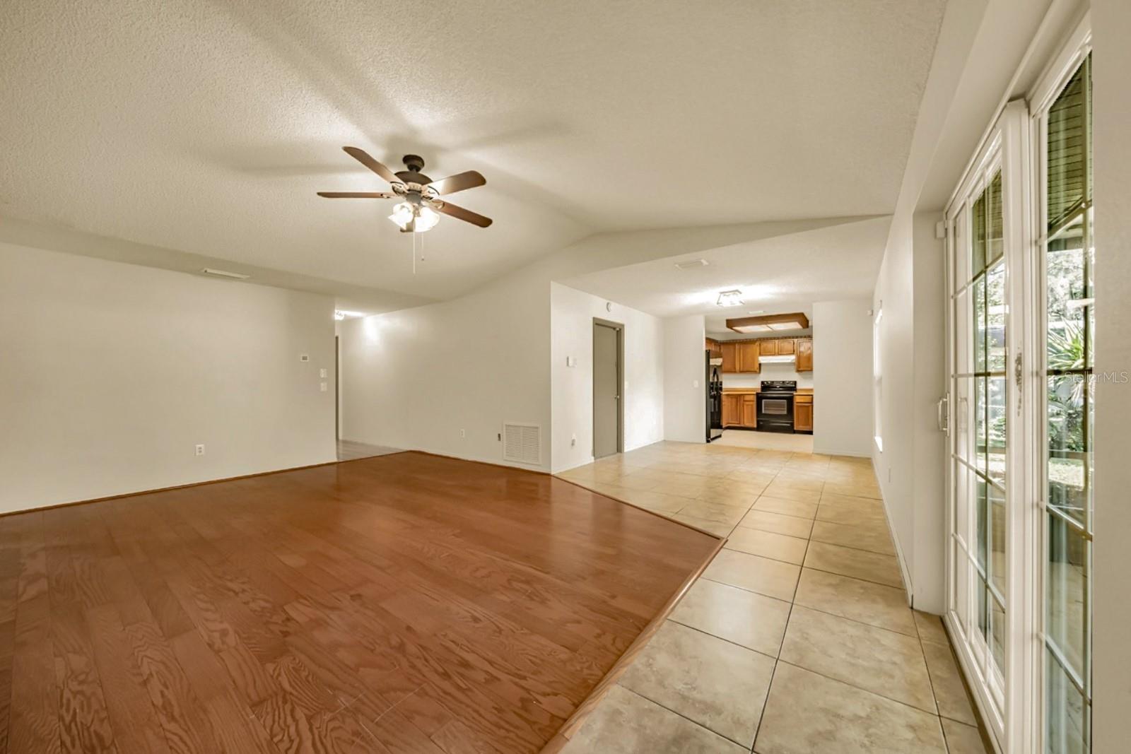 Image 19 of 45 For 225 Retta Street