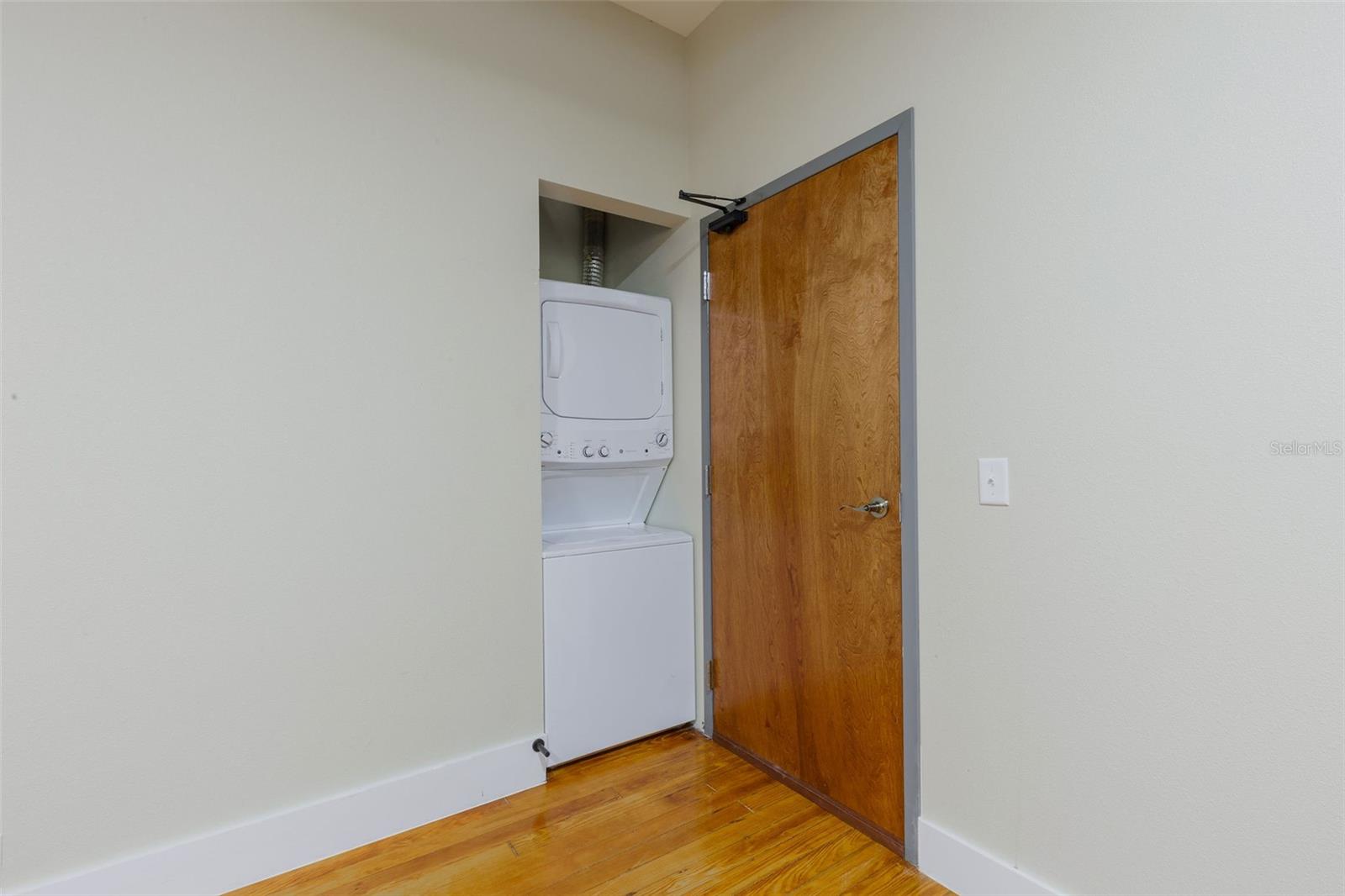 Image 3 of 8 For 306 Wisconsin Avenue 303