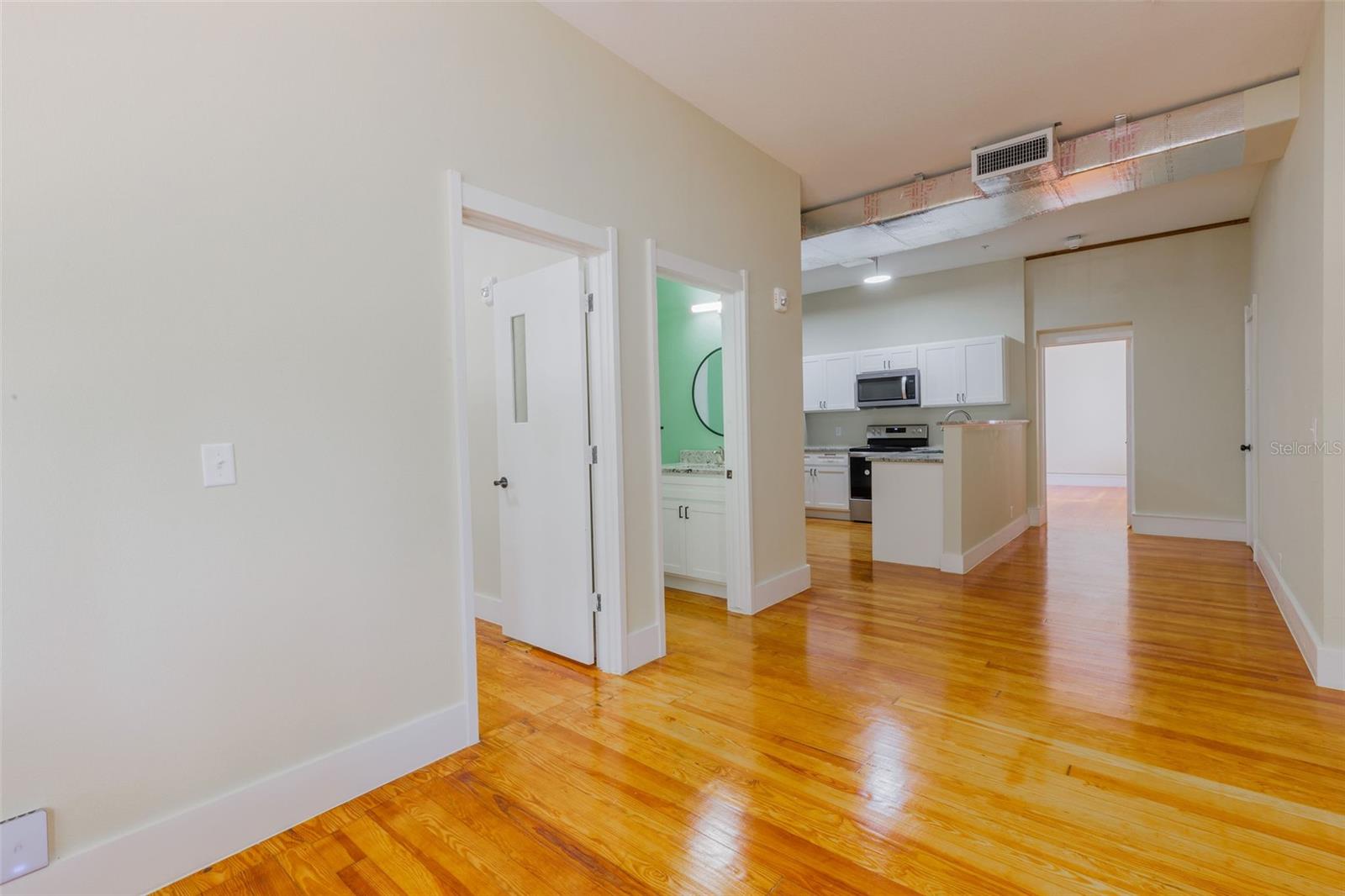 Image 4 of 8 For 306 Wisconsin Avenue 303