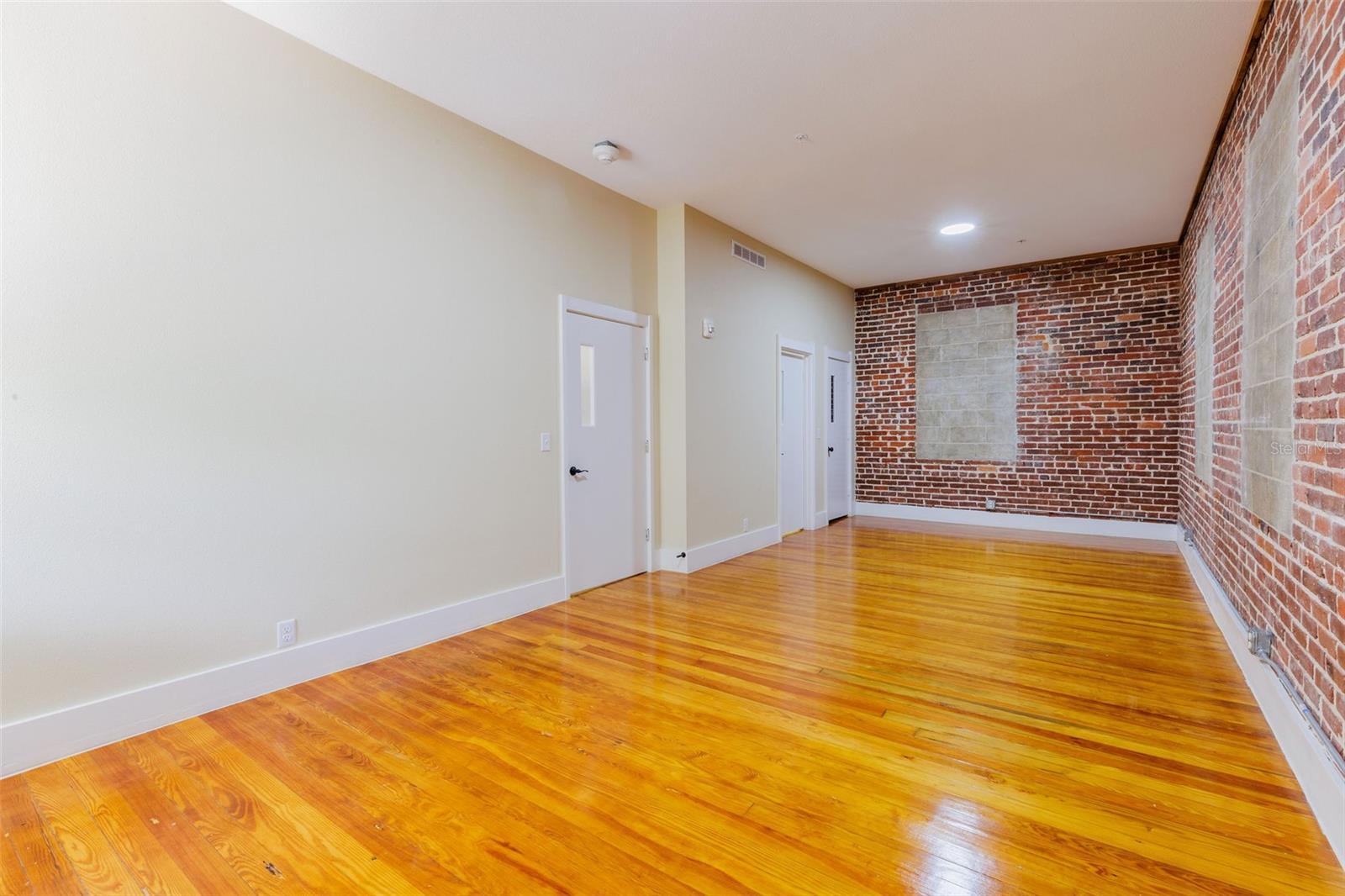 Image 7 of 8 For 306 Wisconsin Avenue 303