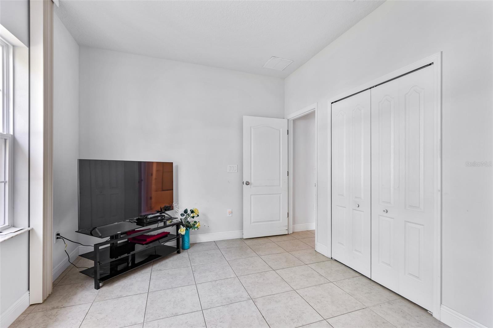 Image 19 of 50 For 1248 Girog Avenue
