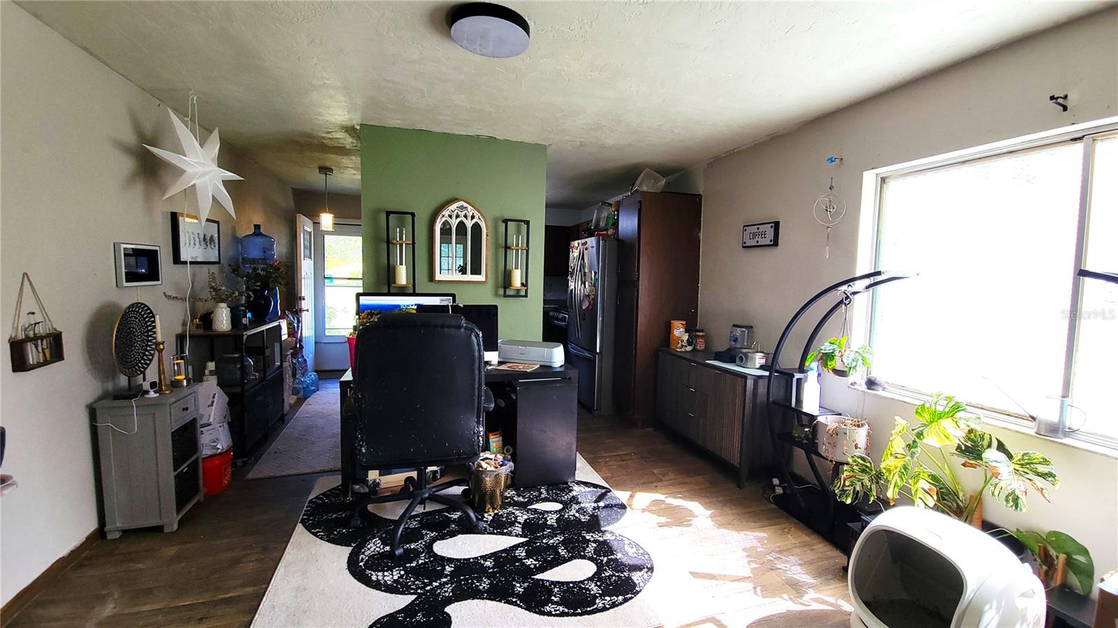 Image 21 of 39 For 907 Marlboro Dr