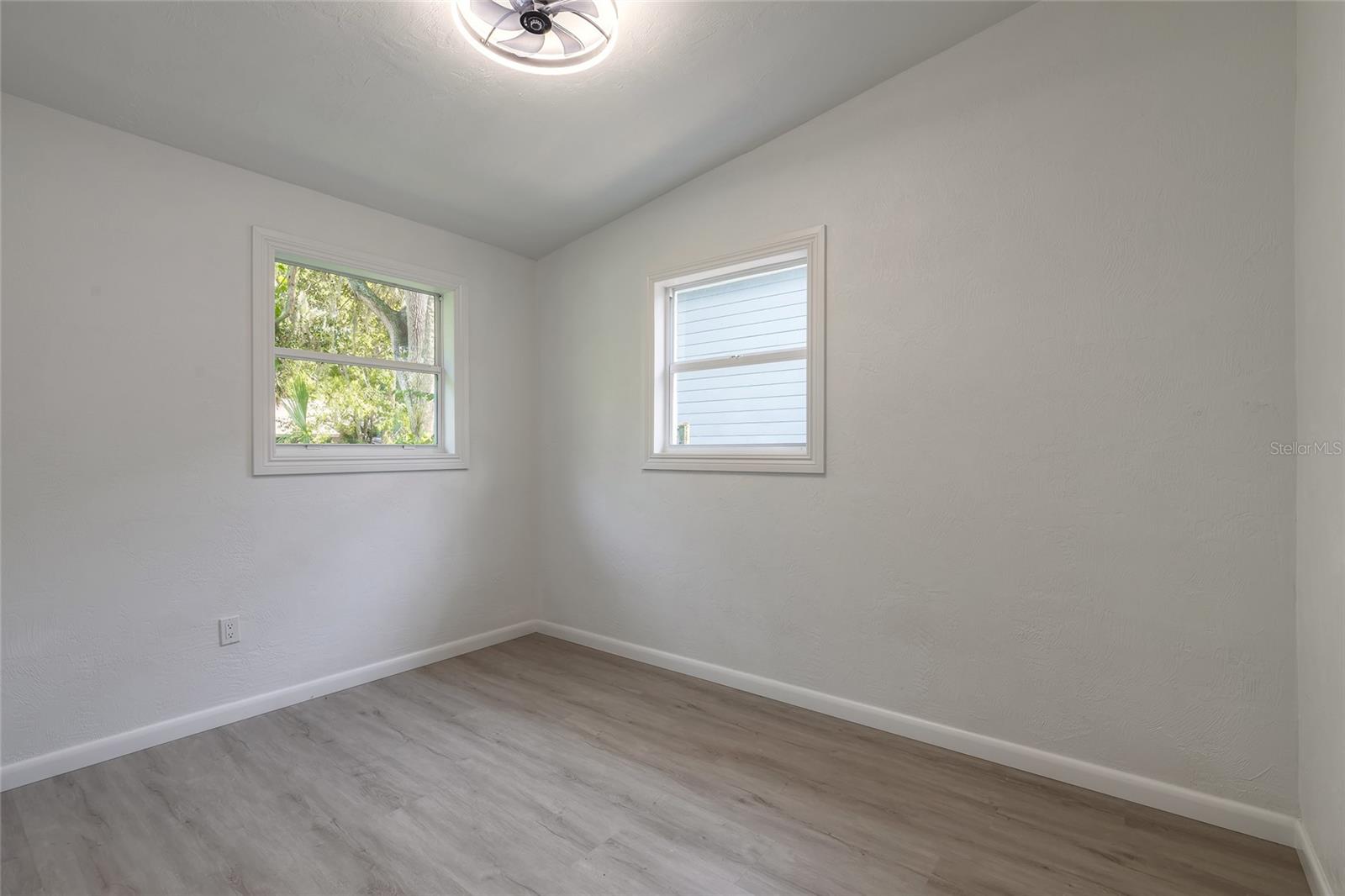 Image 12 of 21 For 619 Aberdeen Street