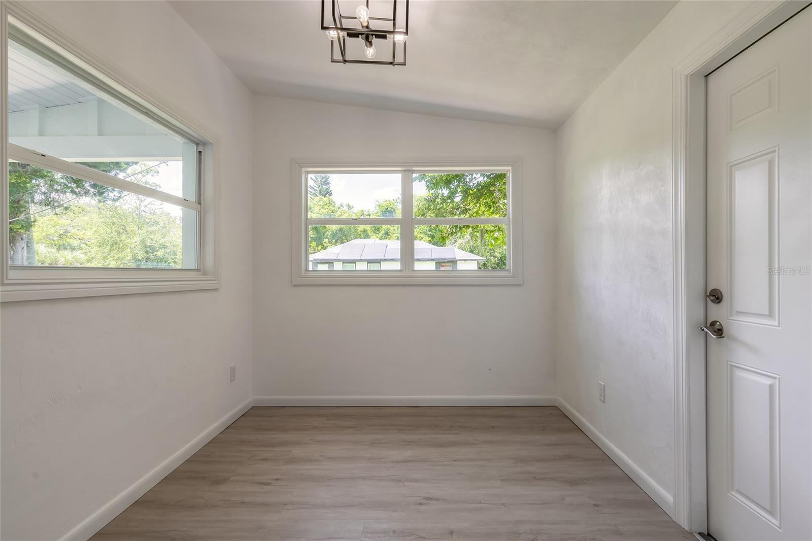 Image 17 of 21 For 619 Aberdeen Street