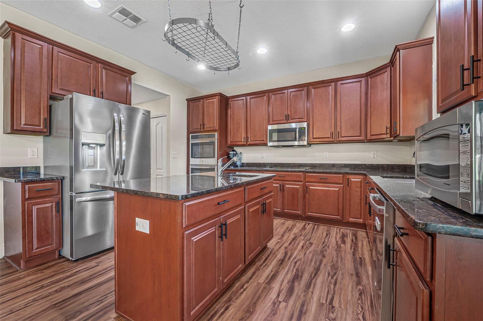Image 18 of 51 For 120 Los Arbor Drive