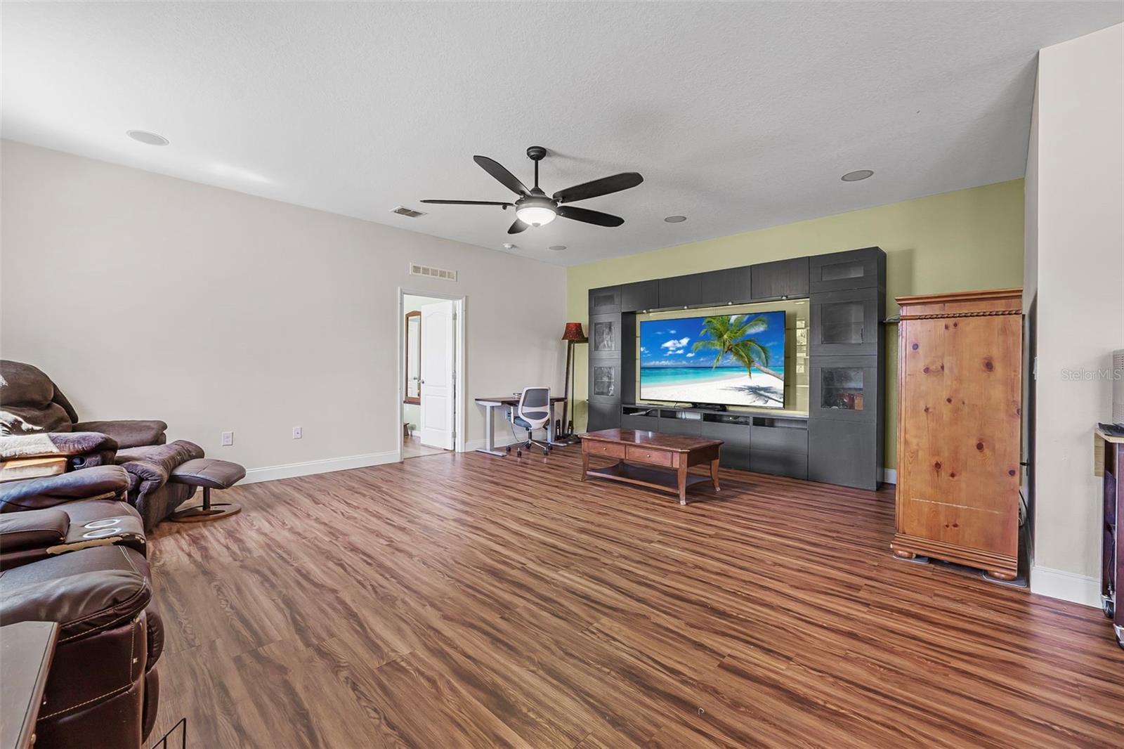 Image 22 of 51 For 120 Los Arbor Drive