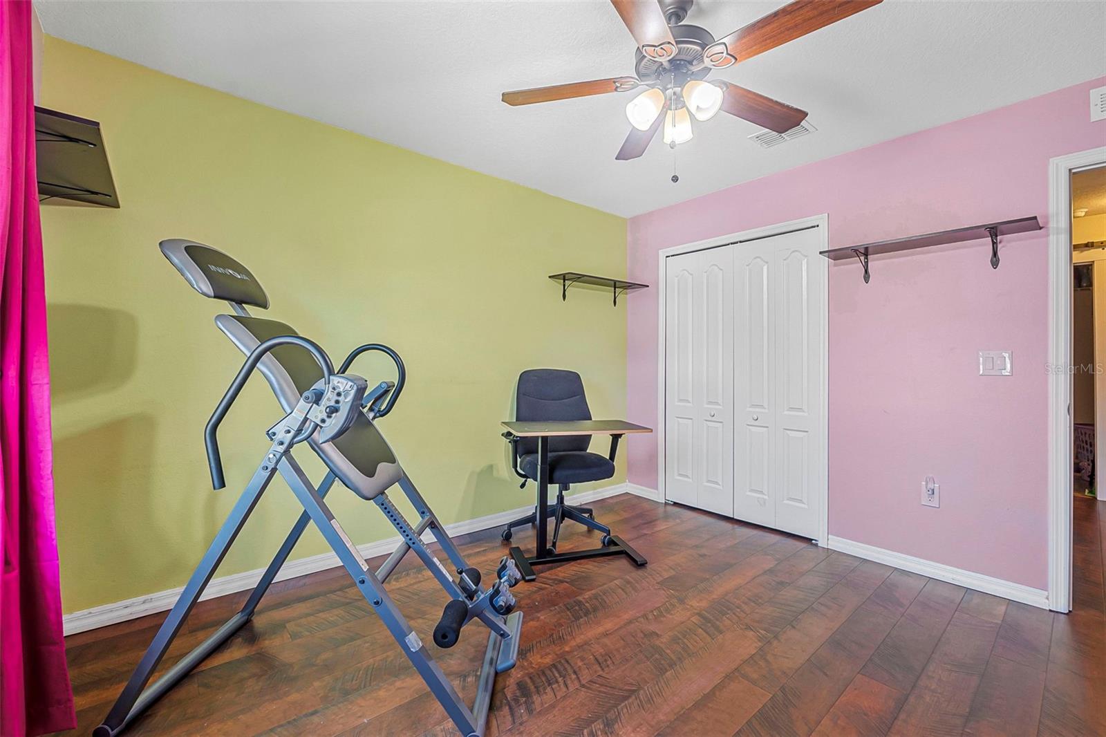 Image 39 of 51 For 120 Los Arbor Drive