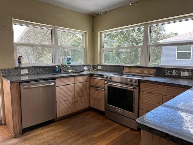 Image 2 of 28 For 2094 Penn Drive