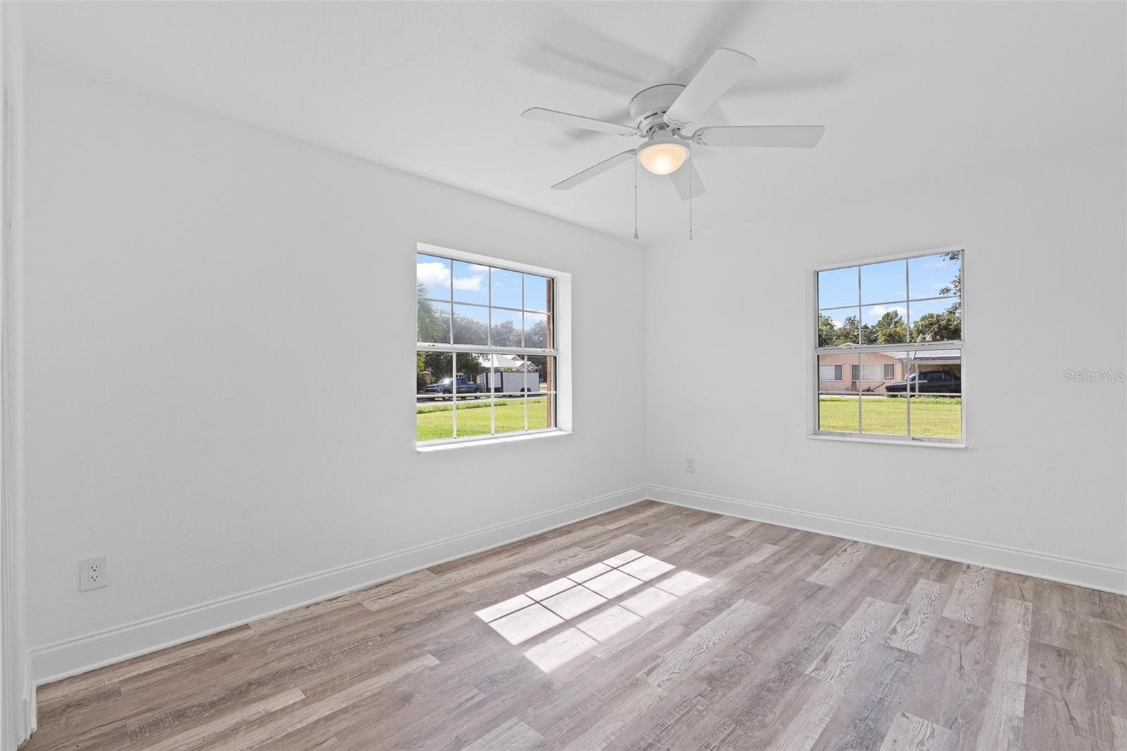 Image 15 of 40 For 1518 Lakeside Drive