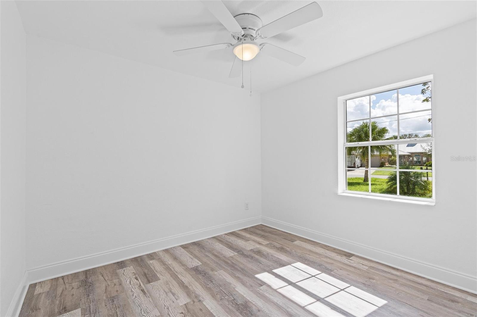 Image 18 of 40 For 1518 Lakeside Drive