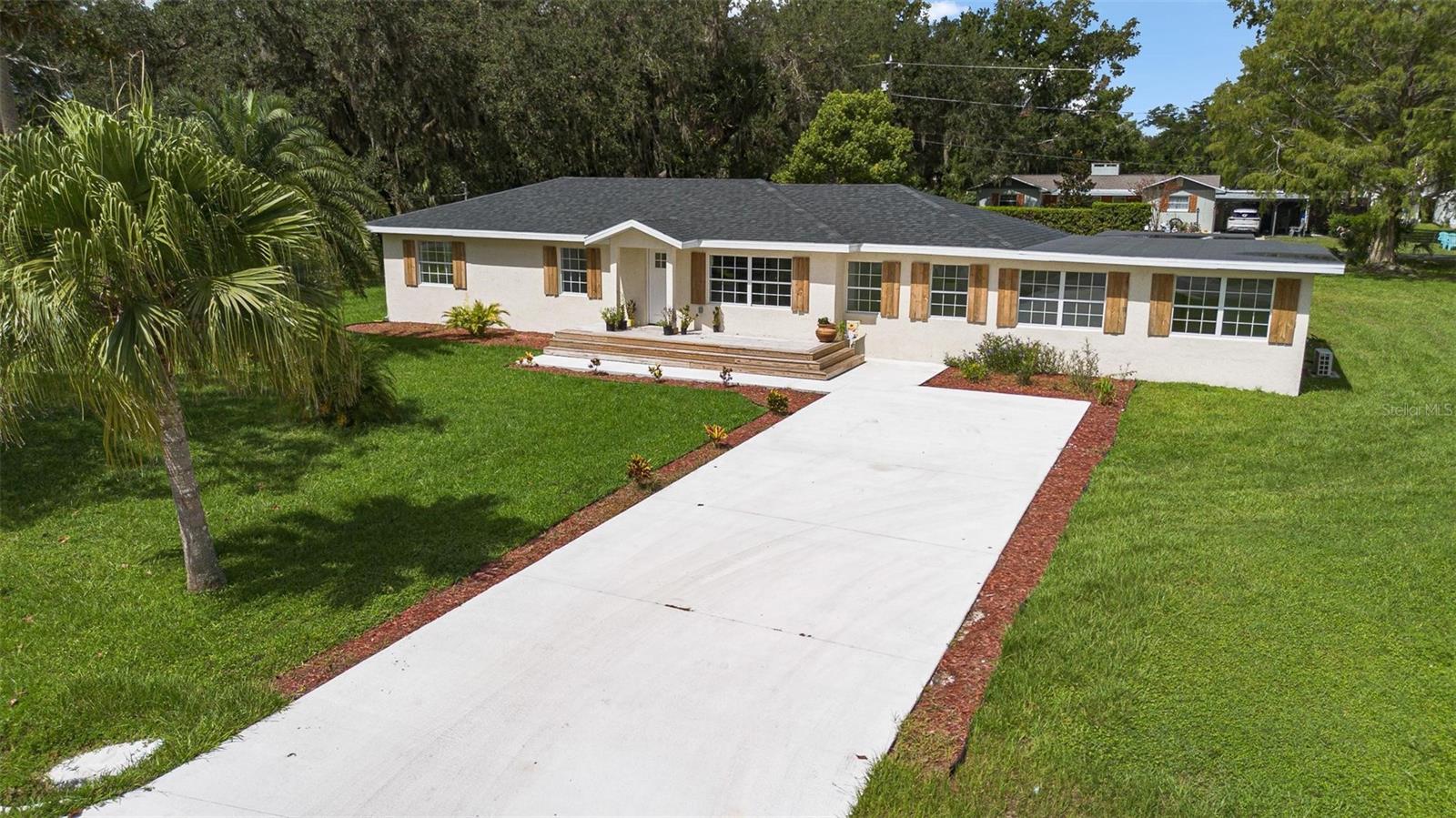 Image 2 of 40 For 1518 Lakeside Drive