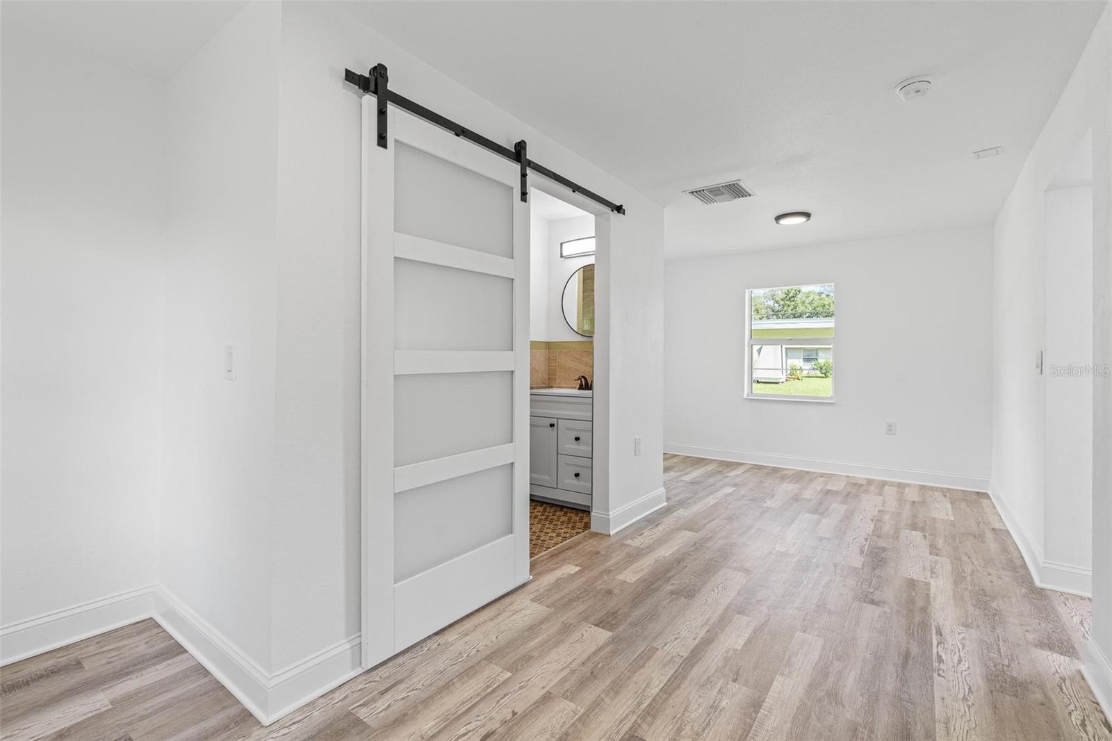 Image 21 of 40 For 1518 Lakeside Drive