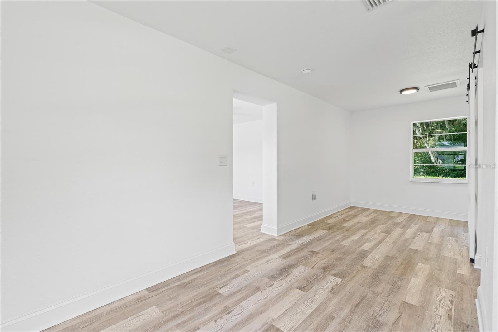 Image 22 of 40 For 1518 Lakeside Drive