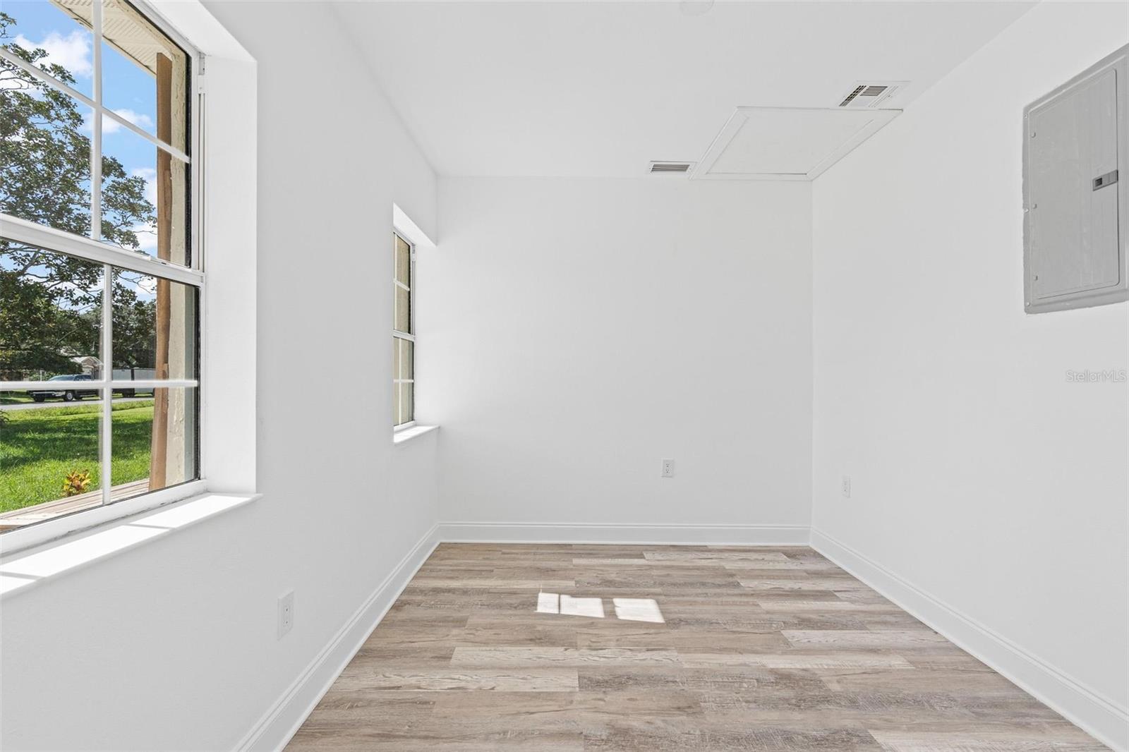 Image 31 of 40 For 1518 Lakeside Drive