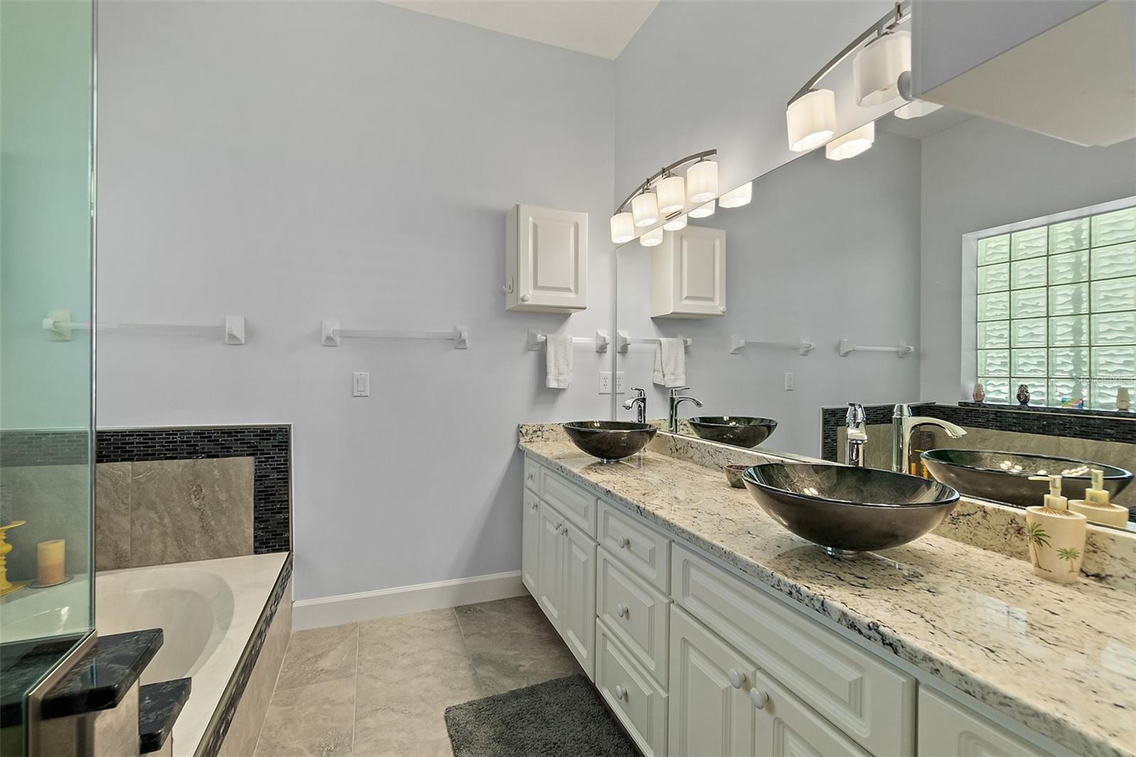 Image 19 of 49 For 154 Key Colony Court