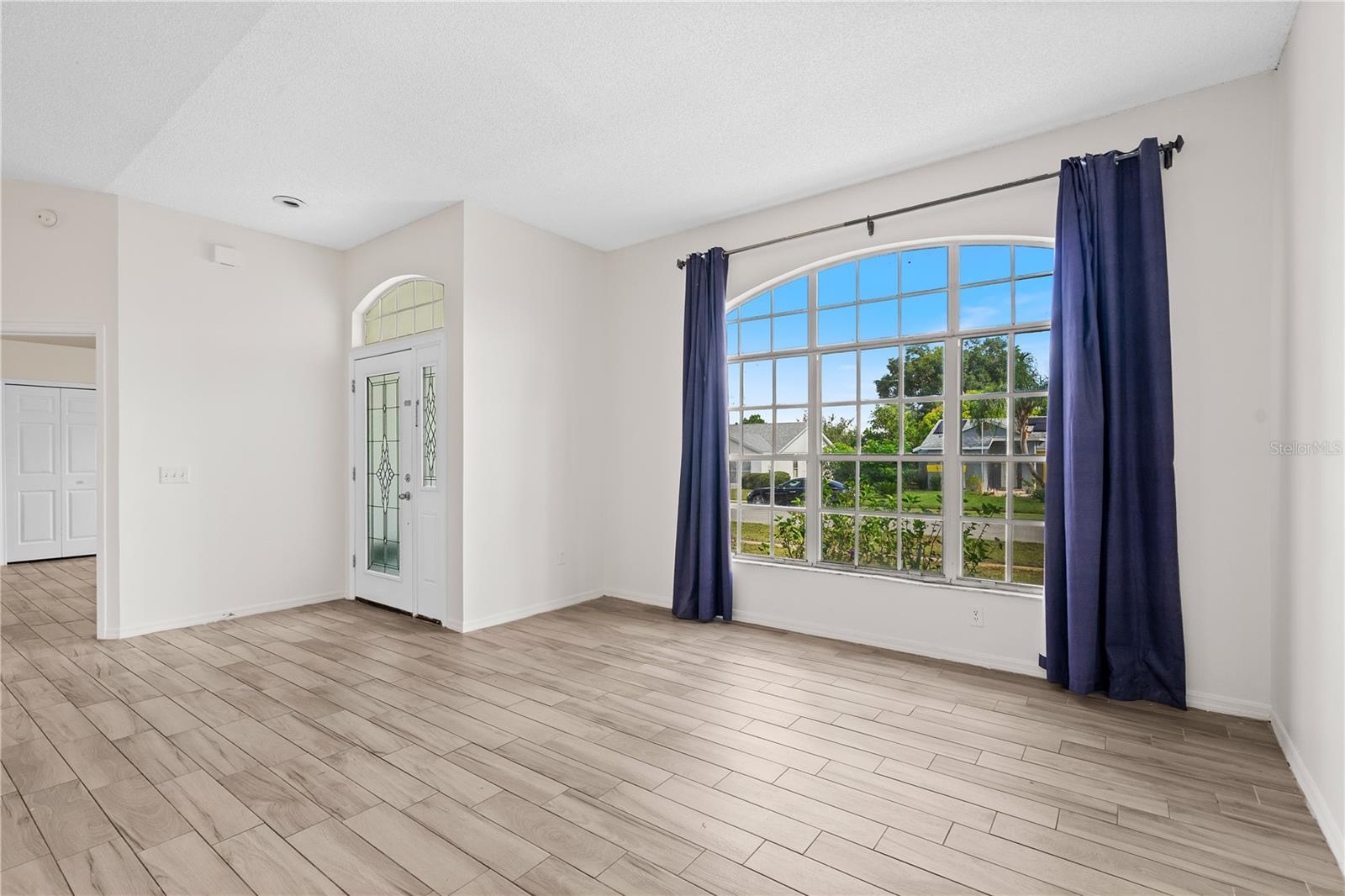 Image 10 of 58 For 730 Independence Drive