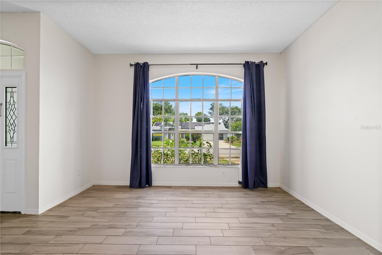 Image 11 of 58 For 730 Independence Drive