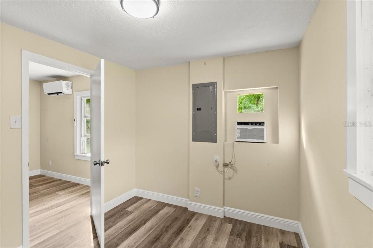 Image 11 of 29 For 311 Kenilworth Avenue