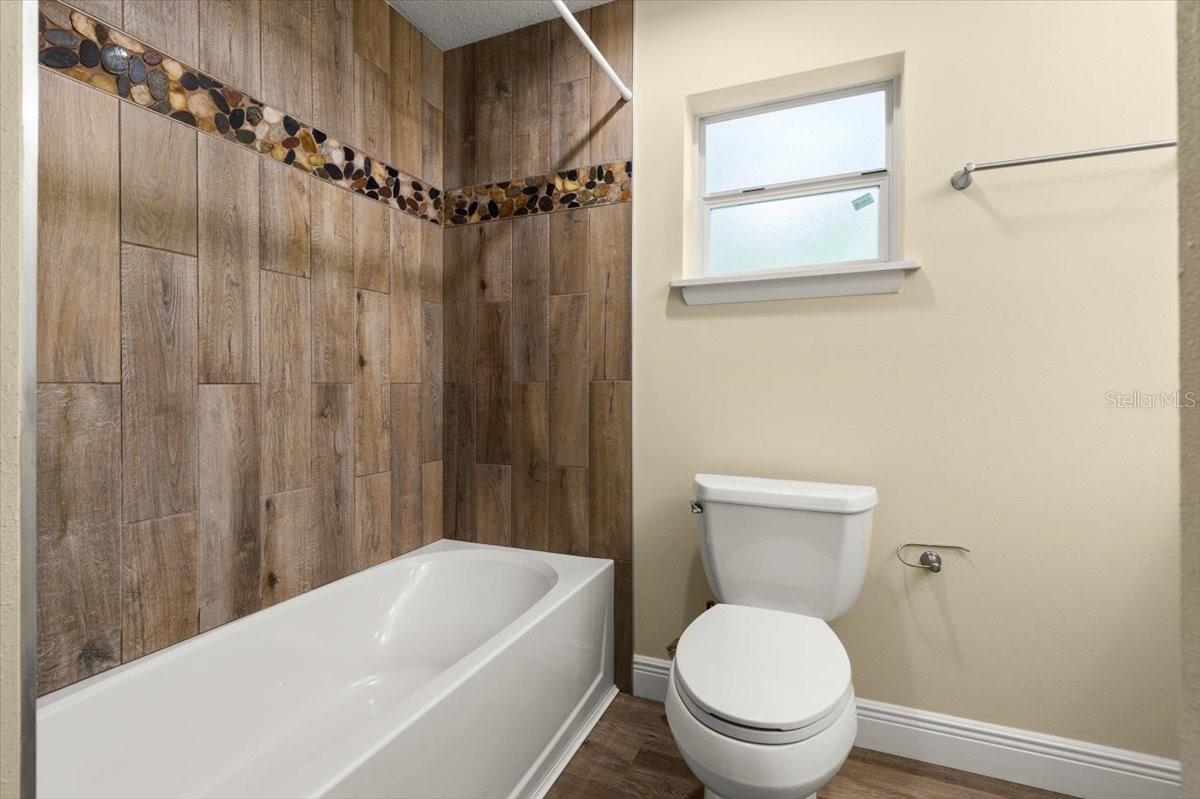 Image 13 of 29 For 311 Kenilworth Avenue