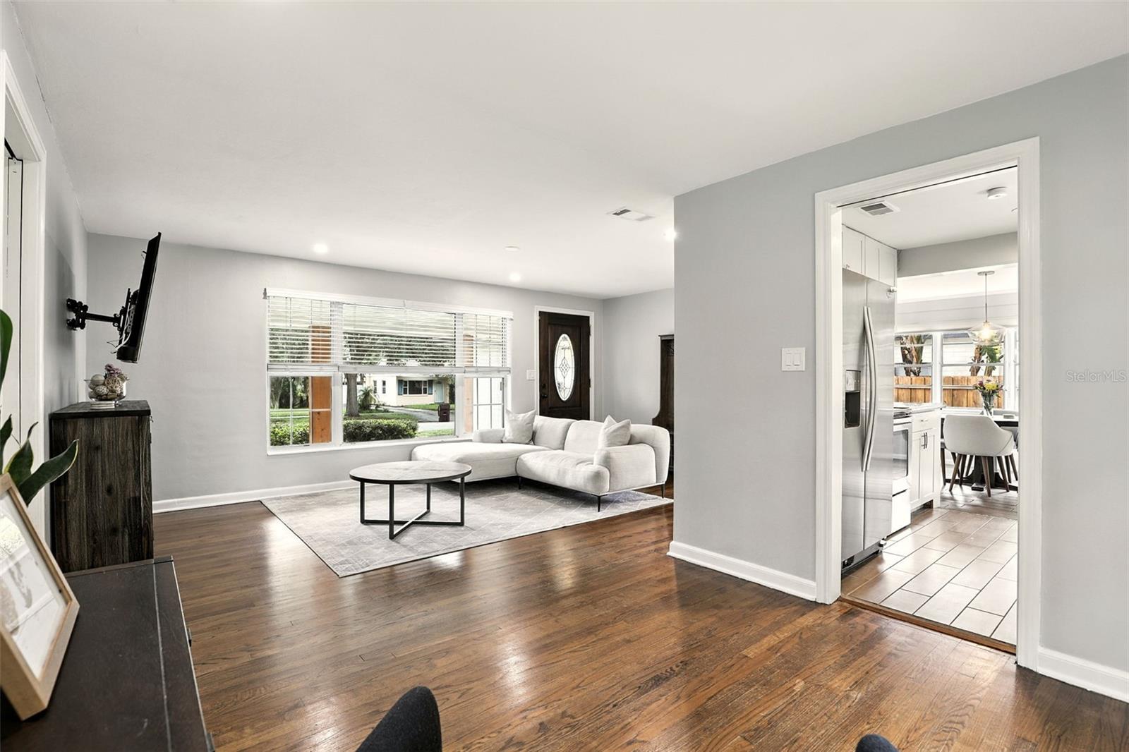 Image 11 of 28 For 721 Hampton Avenue