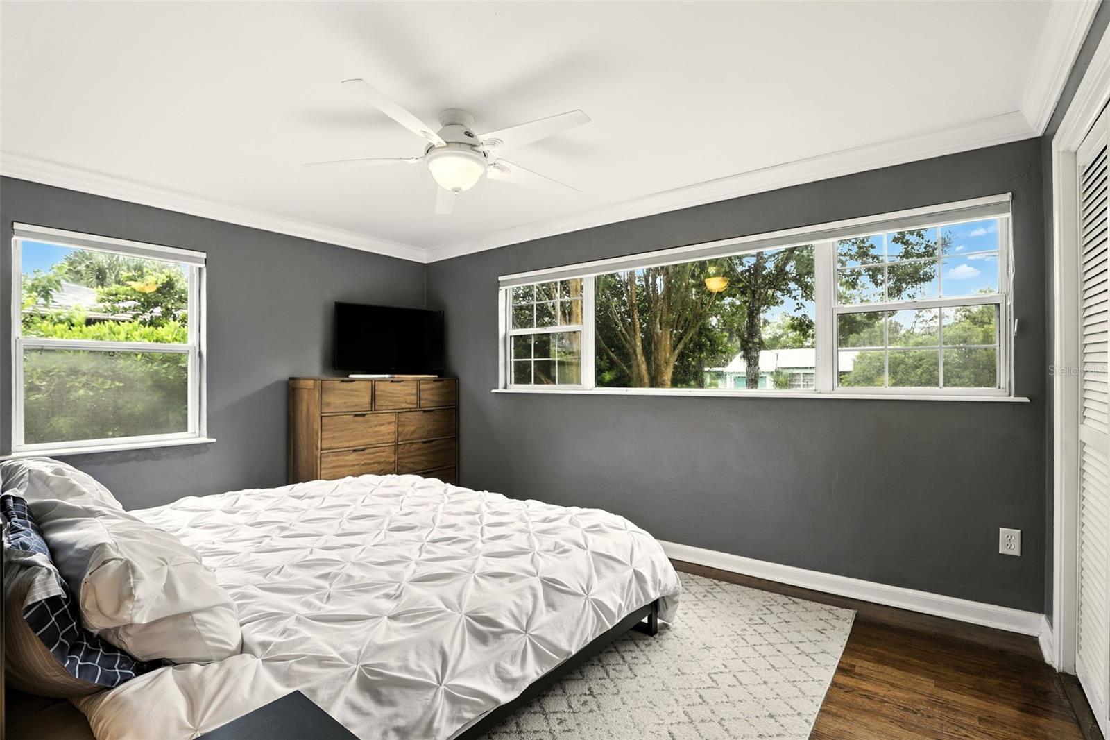 Image 17 of 28 For 721 Hampton Avenue
