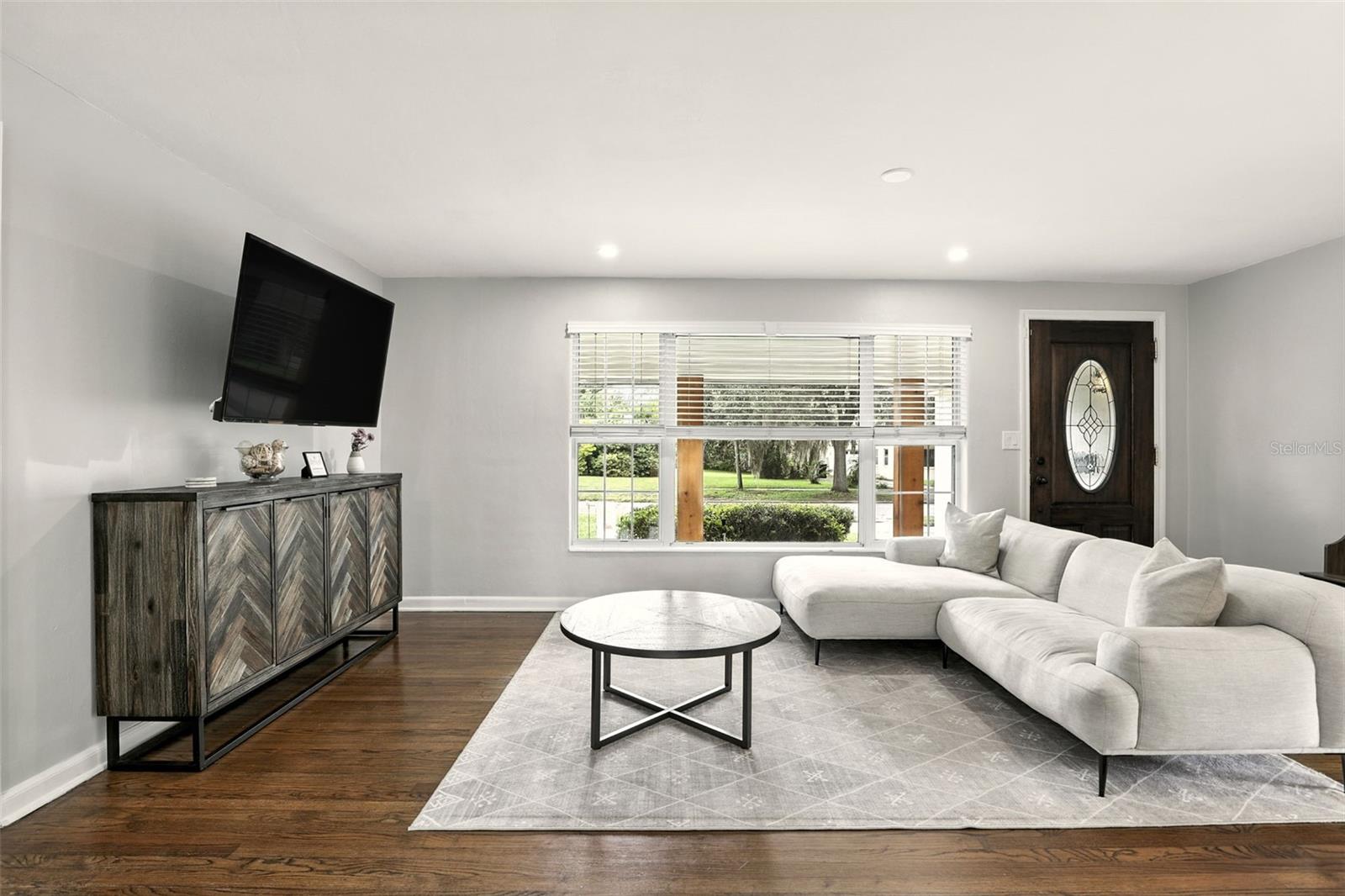 Image 6 of 28 For 721 Hampton Avenue