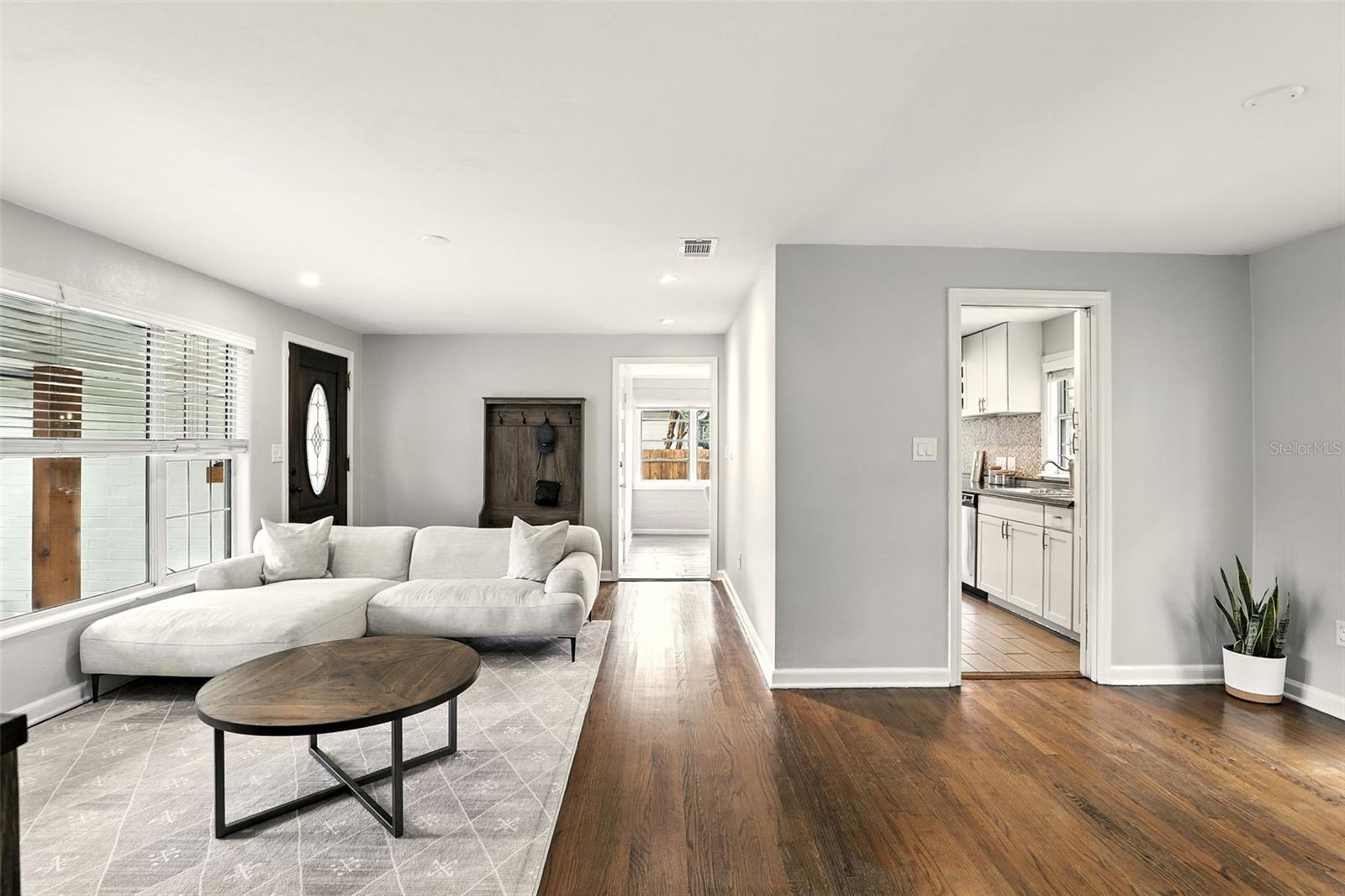 Image 8 of 28 For 721 Hampton Avenue