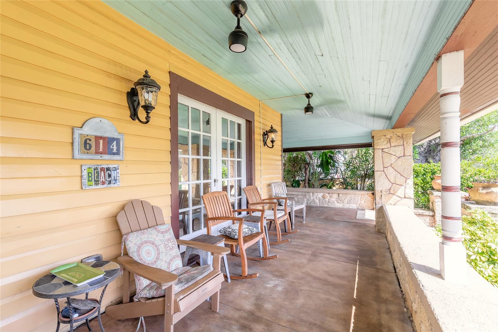 Image 12 of 60 For 614 Beach Street